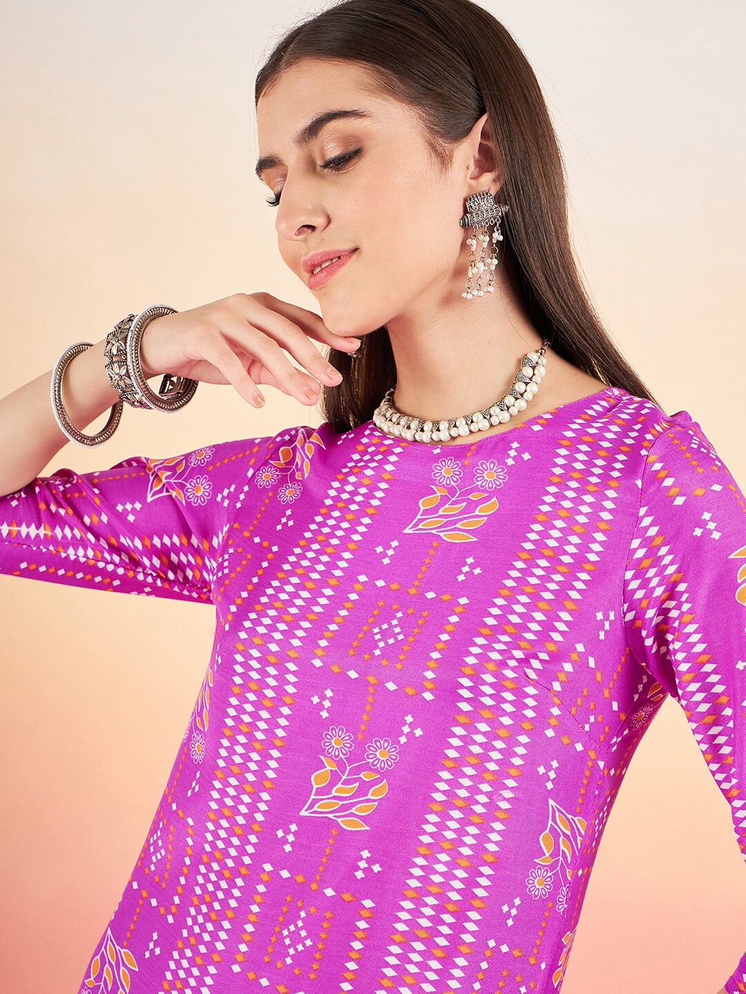 

Sangria Floral Printed Round Neck Straight Kurta With Trousers, Pink