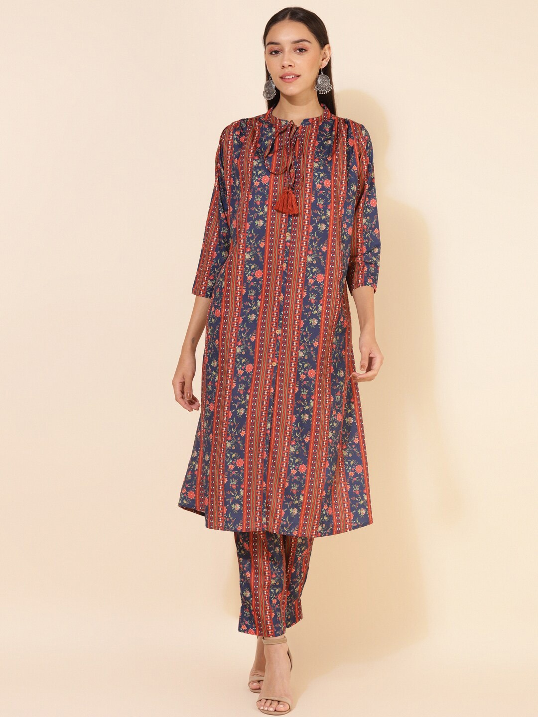 

Janasya Floral Printed Regular Kurta With Trousers, Blue