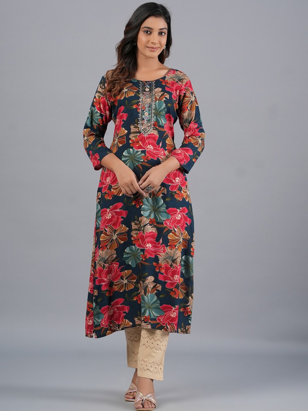 

Amchoor Floral Printed Beads and Stones Straight Kurta, Green