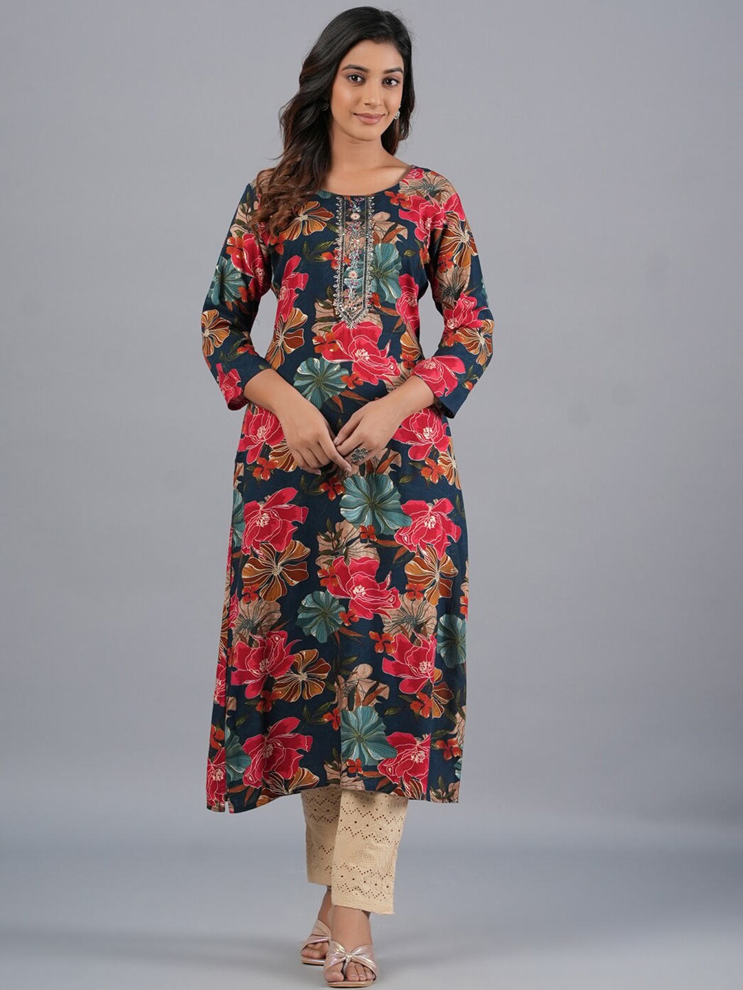 Amchoor Floral Printed Beads and Stones Straight Kurta, Green