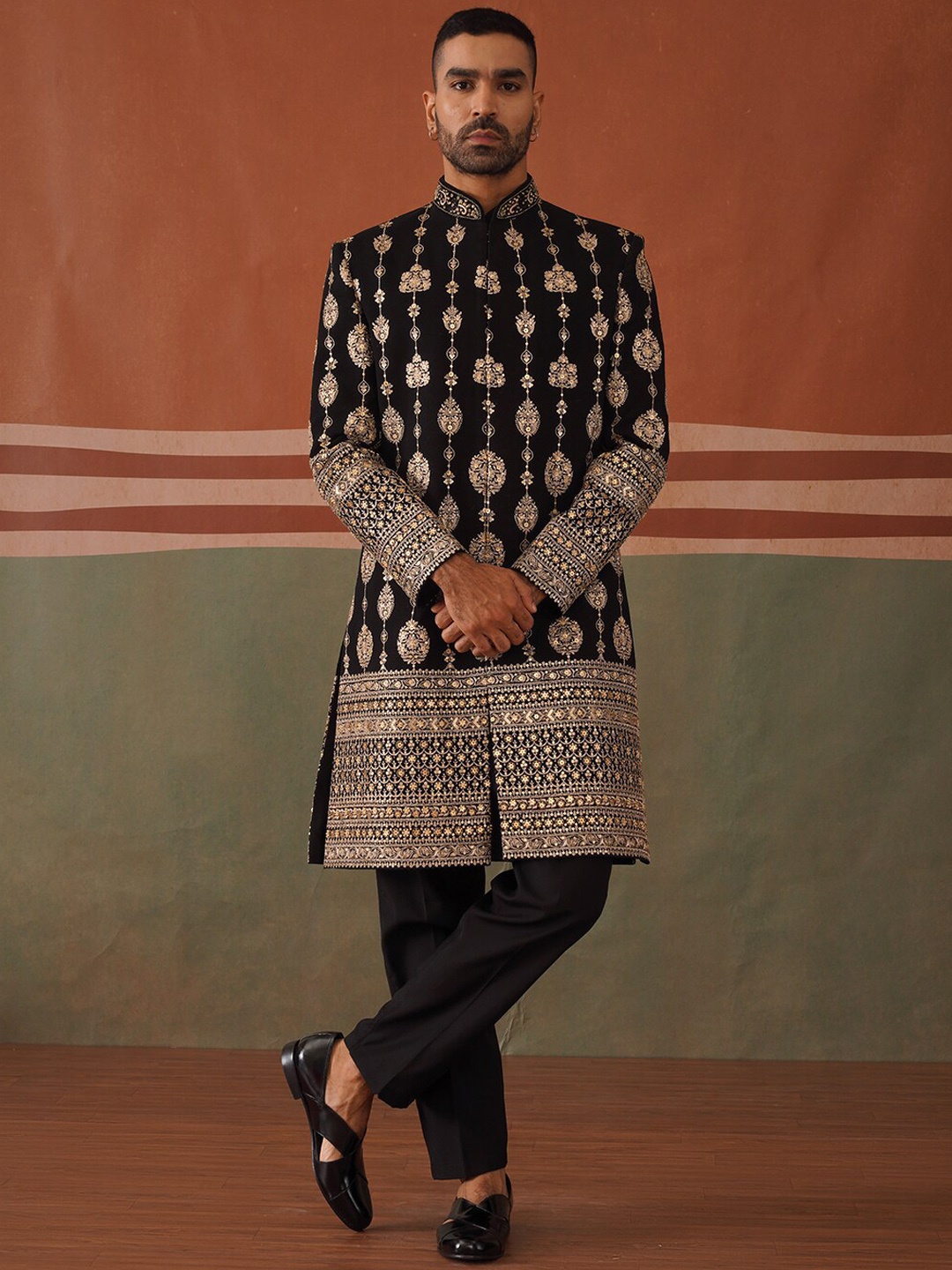 

KALPRAAG Ethnic Motifs Embroidered Sherwani Set, Black