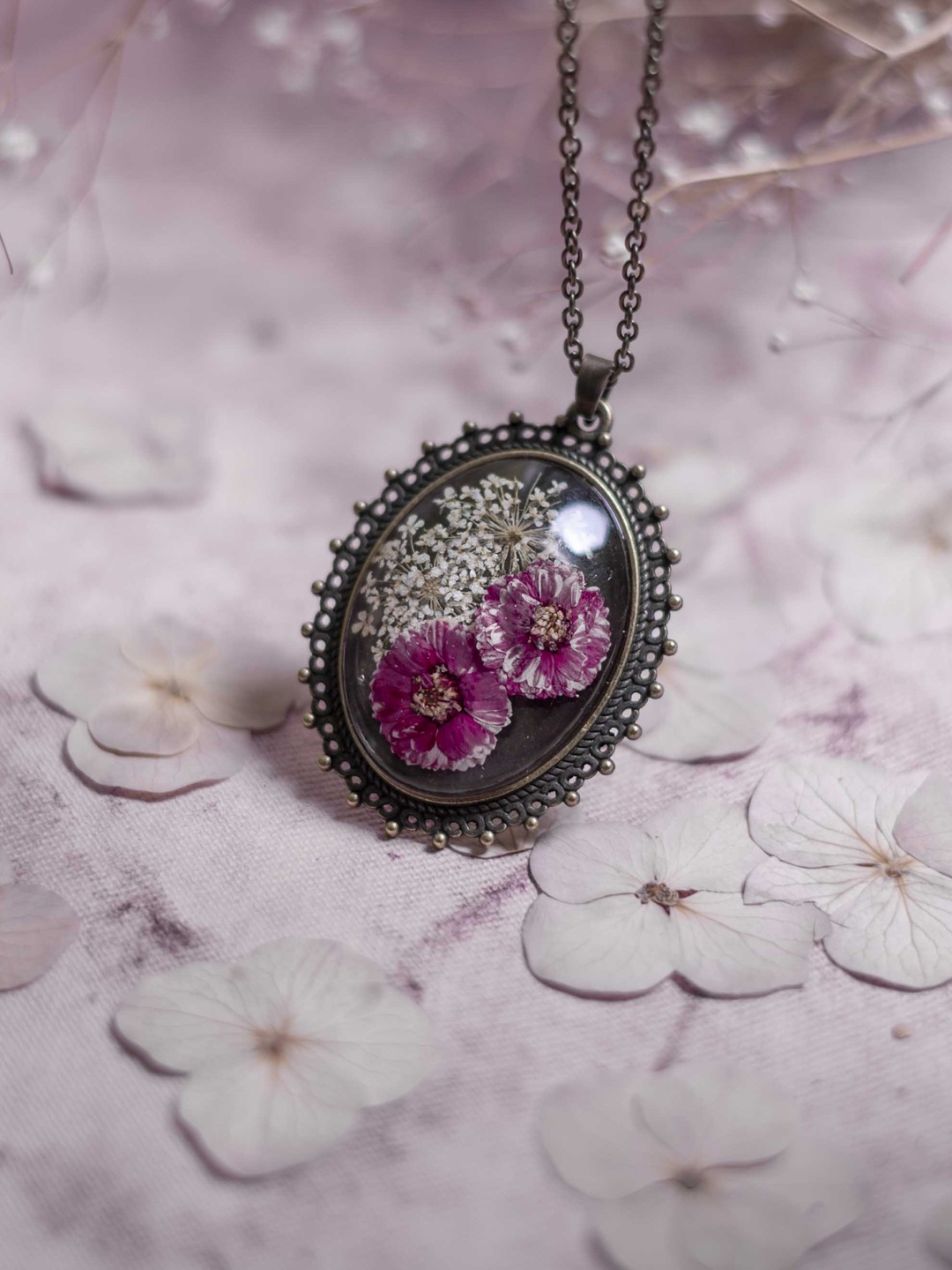 

LEAFYAFFAIR Victorian Flower-Charm Pendant, Pink