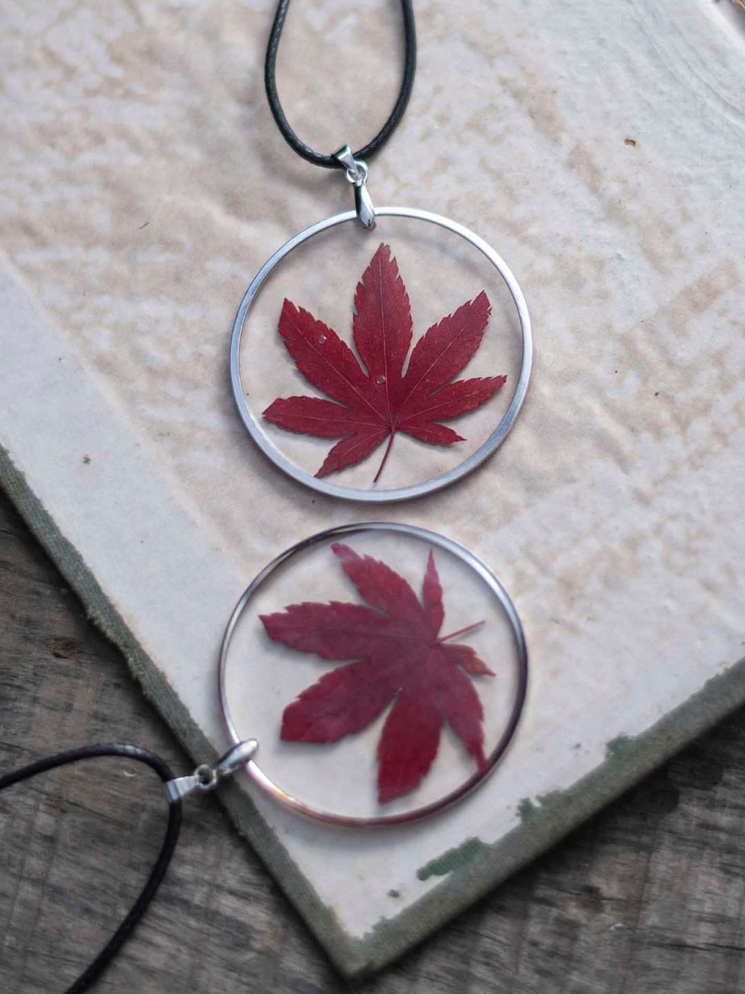 

LEAFYAFFAIR The Fall Locket Circular Pendant & Chain, Red
