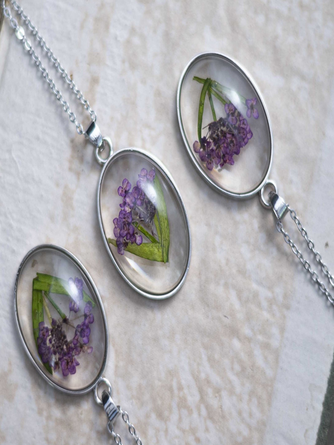 

LEAFYAFFAIR Oval Pendant, Purple