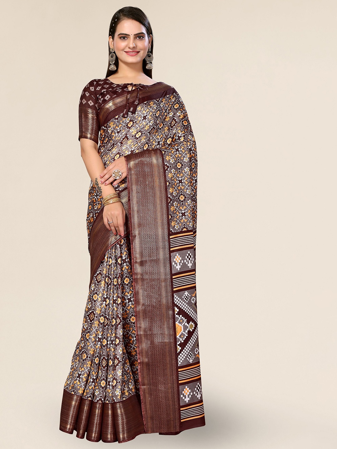 

DIVASTRI Ethnic Motifs Printed Zari Detail Saree, Brown