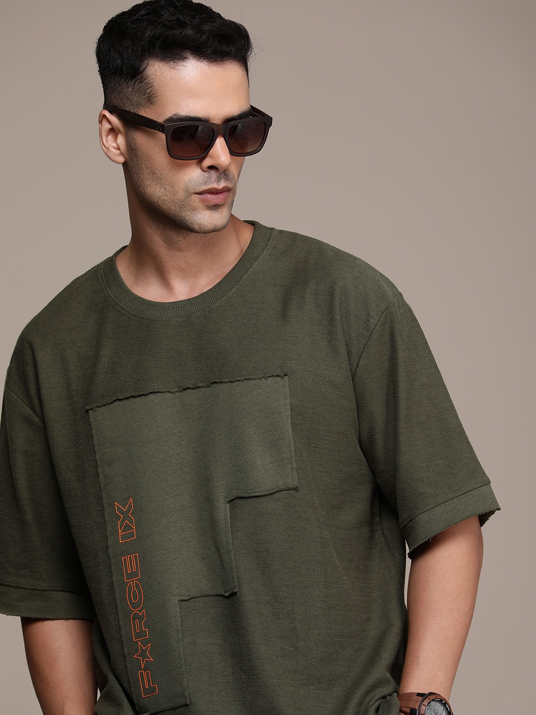 

FORCE IX Men Brand Logo Printed Pure Cotton T-shirt, Olive
