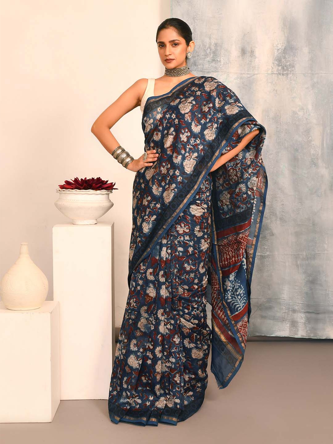 

Indethnic Floral Printed Zari Silk Cotton Bagru Saree, Navy blue