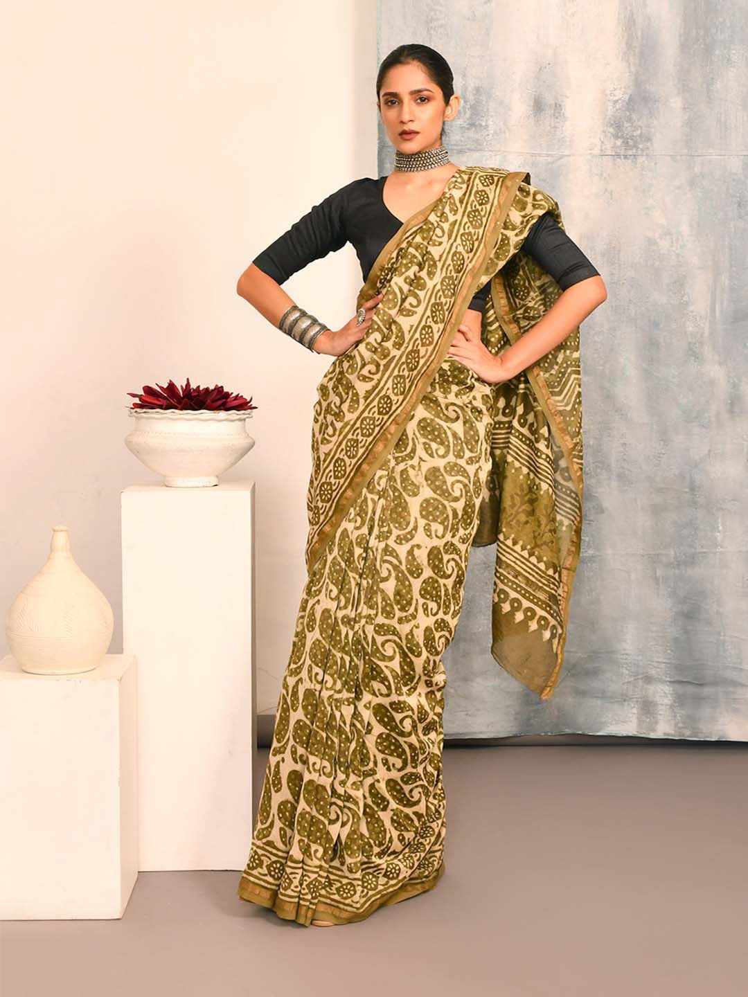 

Indethnic Paisley Printed Zari Silk Cotton Bagru Saree, Green