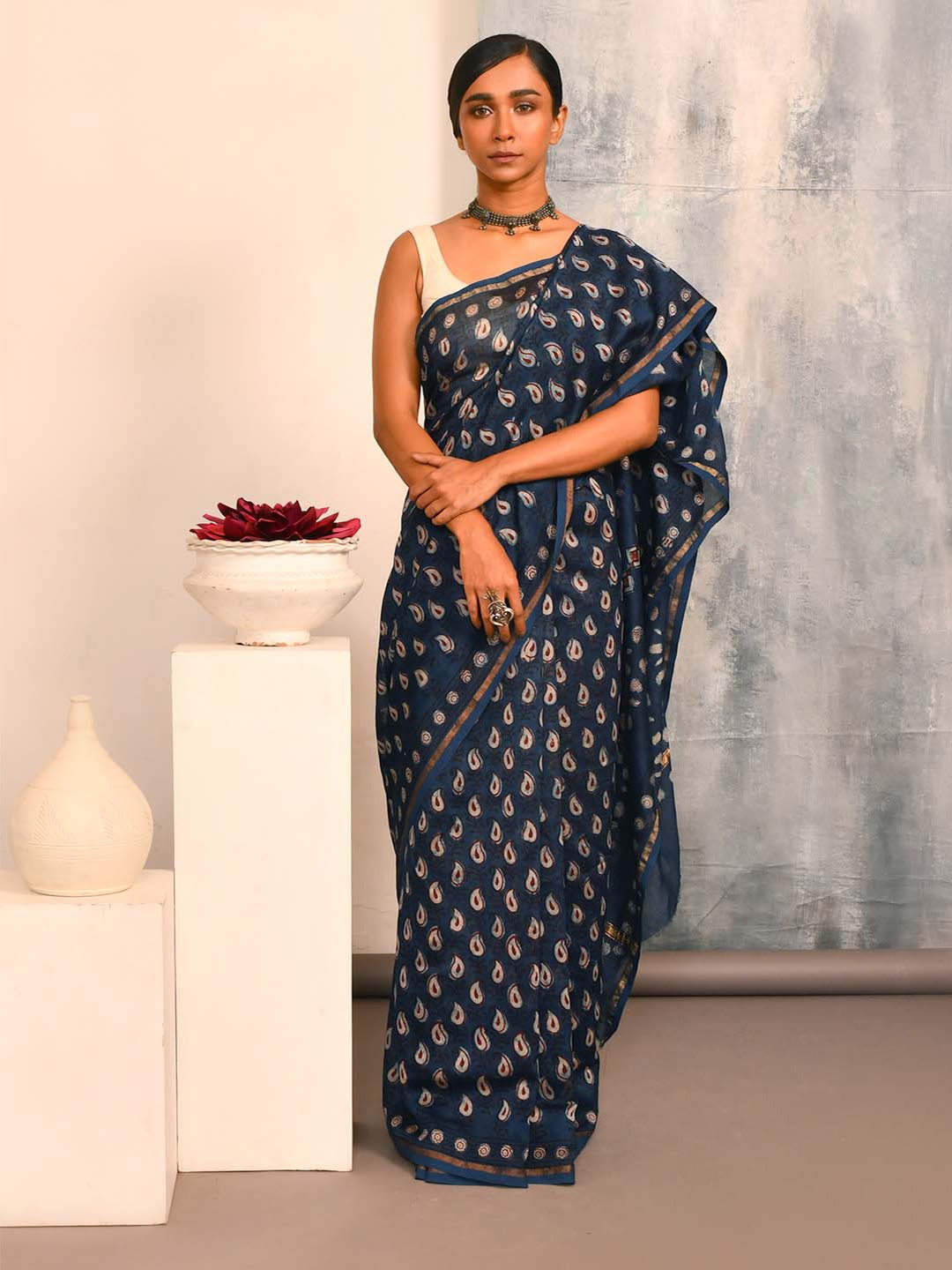 

Indethnic Paisley Printed Zari Silk Cotton Bagru Saree, Navy blue