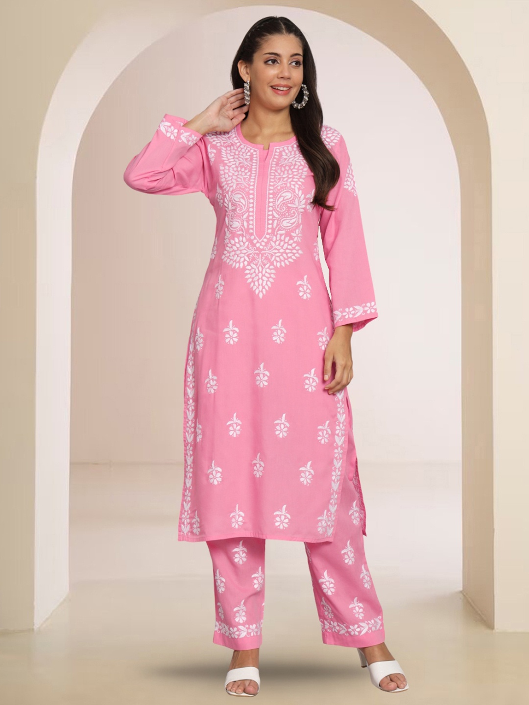 

PARAMOUNT CHIKAN Women Embroidered Lucknowi Chikankari Cotton Kurta Set, Pink