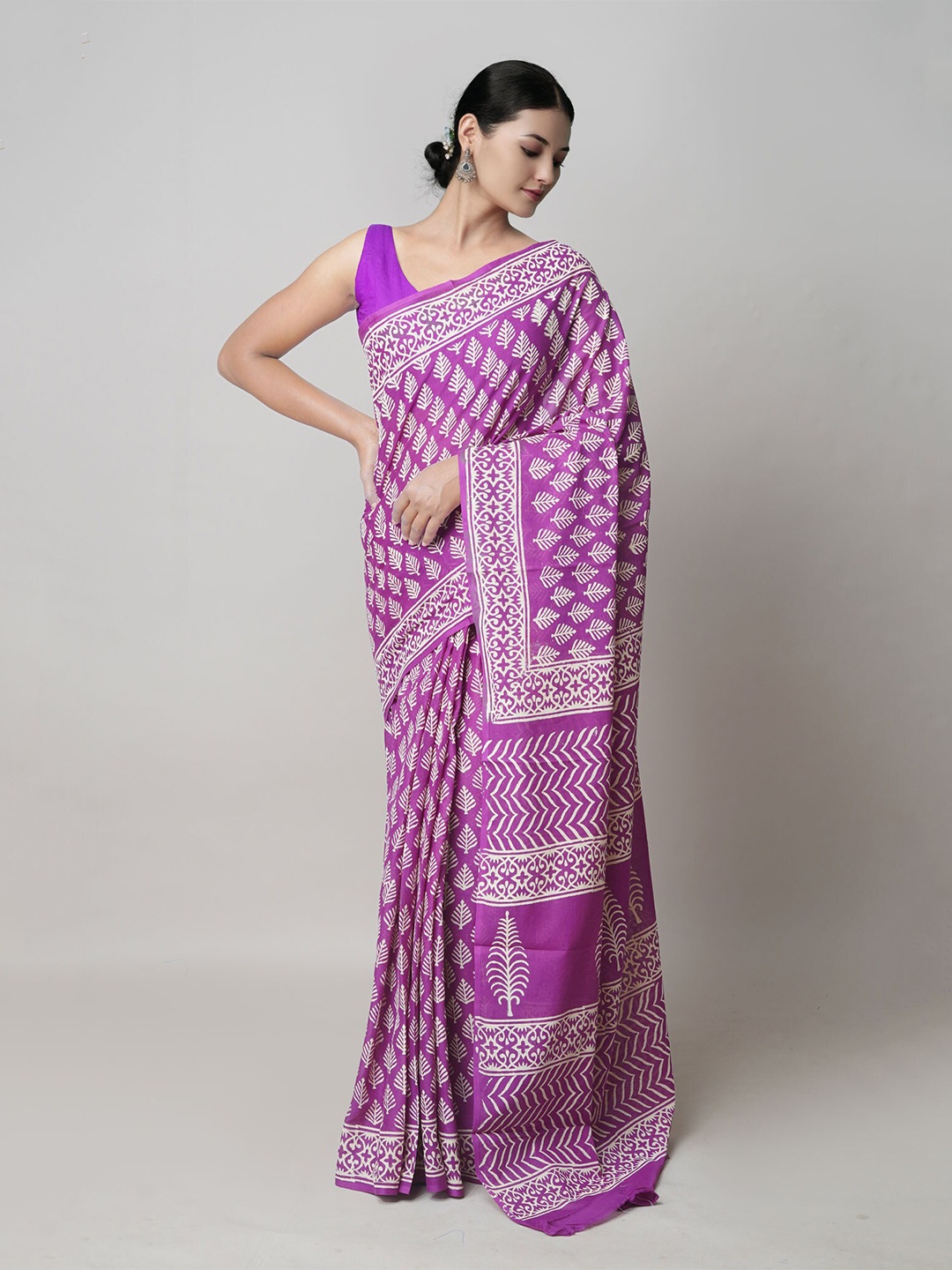 

Unnati Silks Ethnic Motifs Printed Pure Cotton Handloom Block Print Saree, Purple