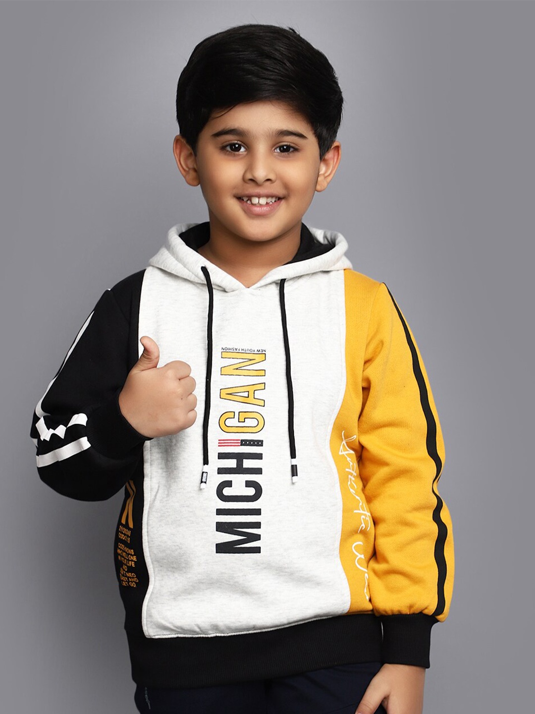 

V-Mart Boys Colourblocked Hooded Long Sleeves Cotton Pullover, White