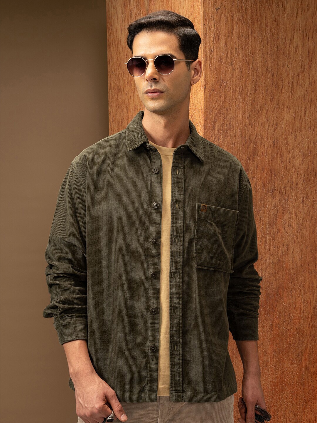 

LOCOMOTIVE Premium Oversized Corduroy Solid Overshirt, Olive