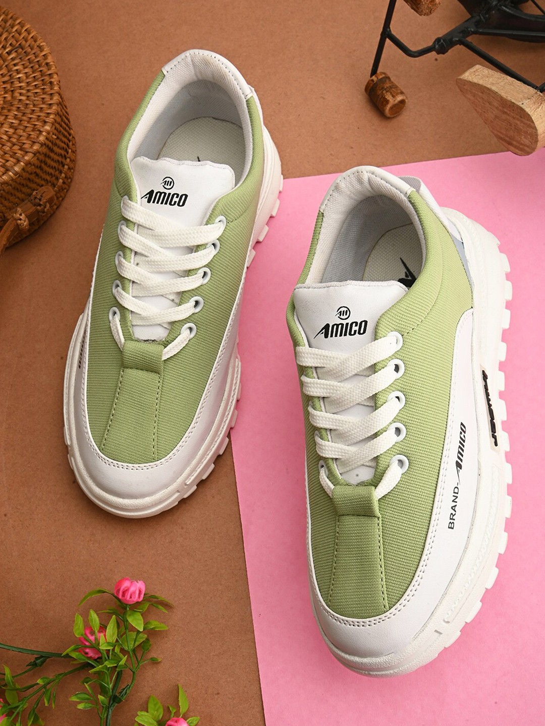 

AMICO Women Colourblocked Non-Slip Grip Sneakers, Green