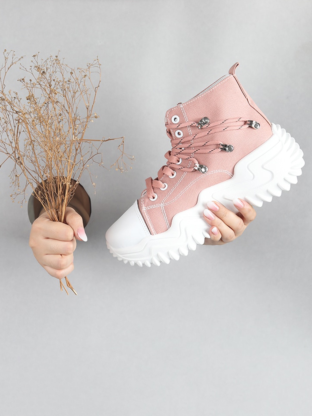 

THE WHITE POLE Women Contrast Sole Canvas Lightweight Mid-Top Sneakers, Pink