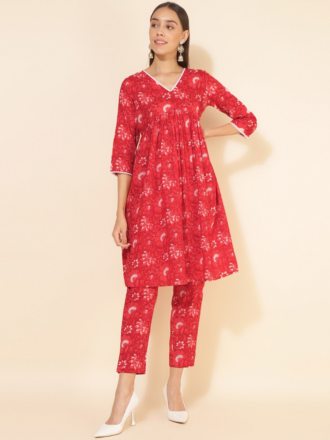 

Janasya Women Floral Printed Empire Pure Cotton Kurta with Trousers Set, Red