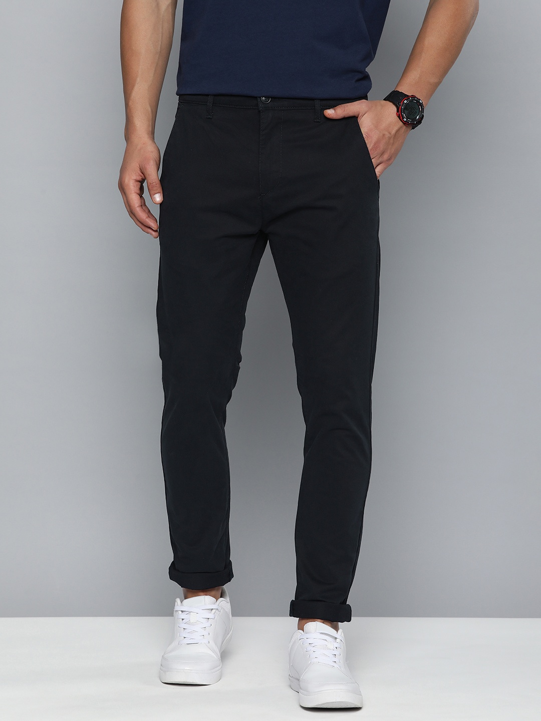 

Levis Men 512 Slim Tapered Fit Solid Mid-Rise Chinos, Navy blue