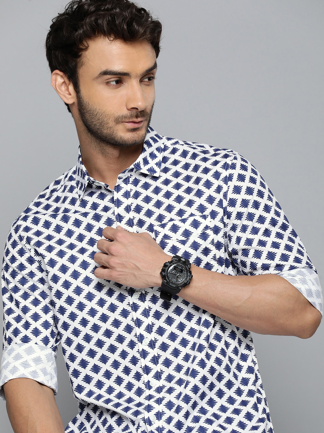 

Levis Pure Cotton Slim Fit Opaque Printed Casual Shirt, White
