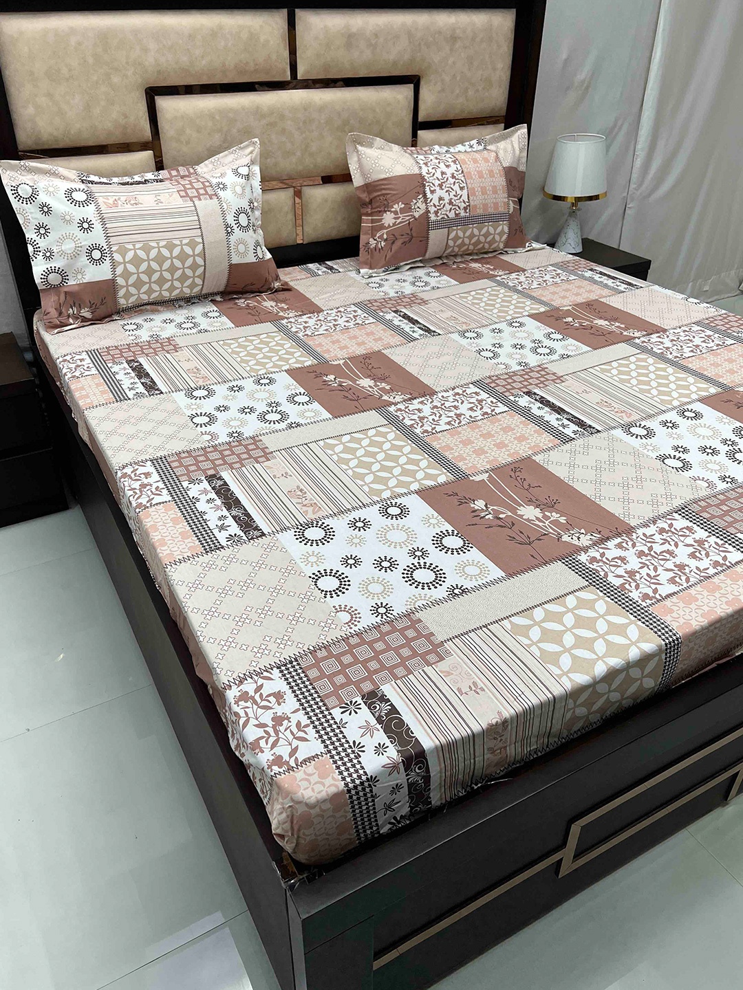 

Pure Decor Brown & White Floral Cotton Fitted 300 TC Super King Bedsheet & 2 Pillow Covers