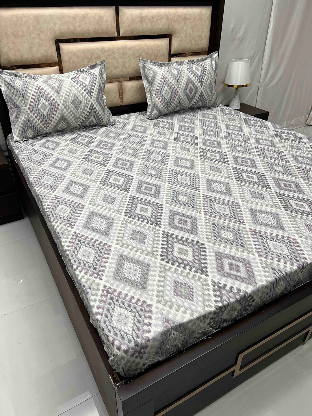 

Pure Decor Gem Grey Geometric Cotton 300 TC Fitted King Bedsheet with 2 Pillow Covers