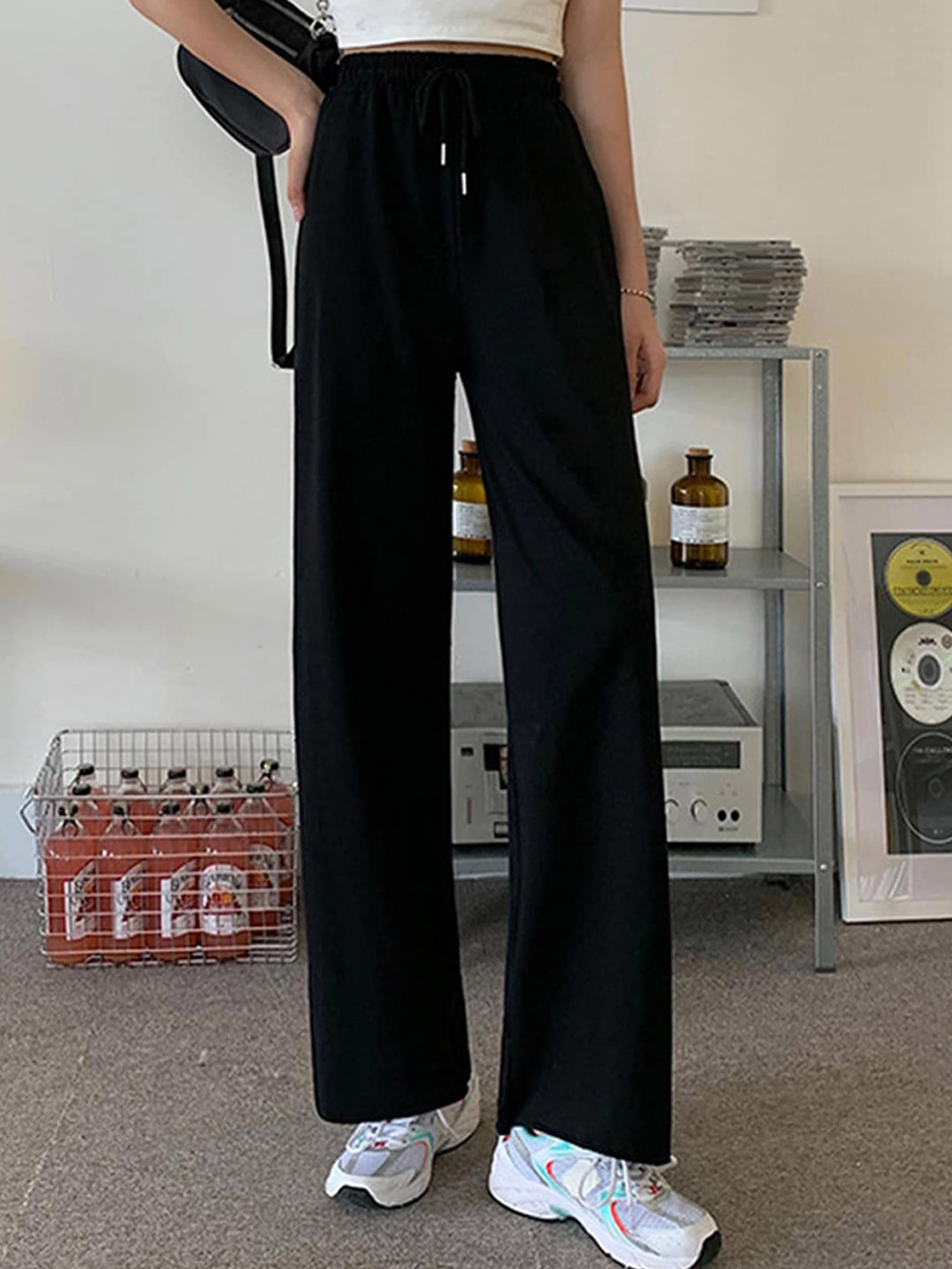 

LULU & SKY Women Mid-Rise Parallel Trousers, Black