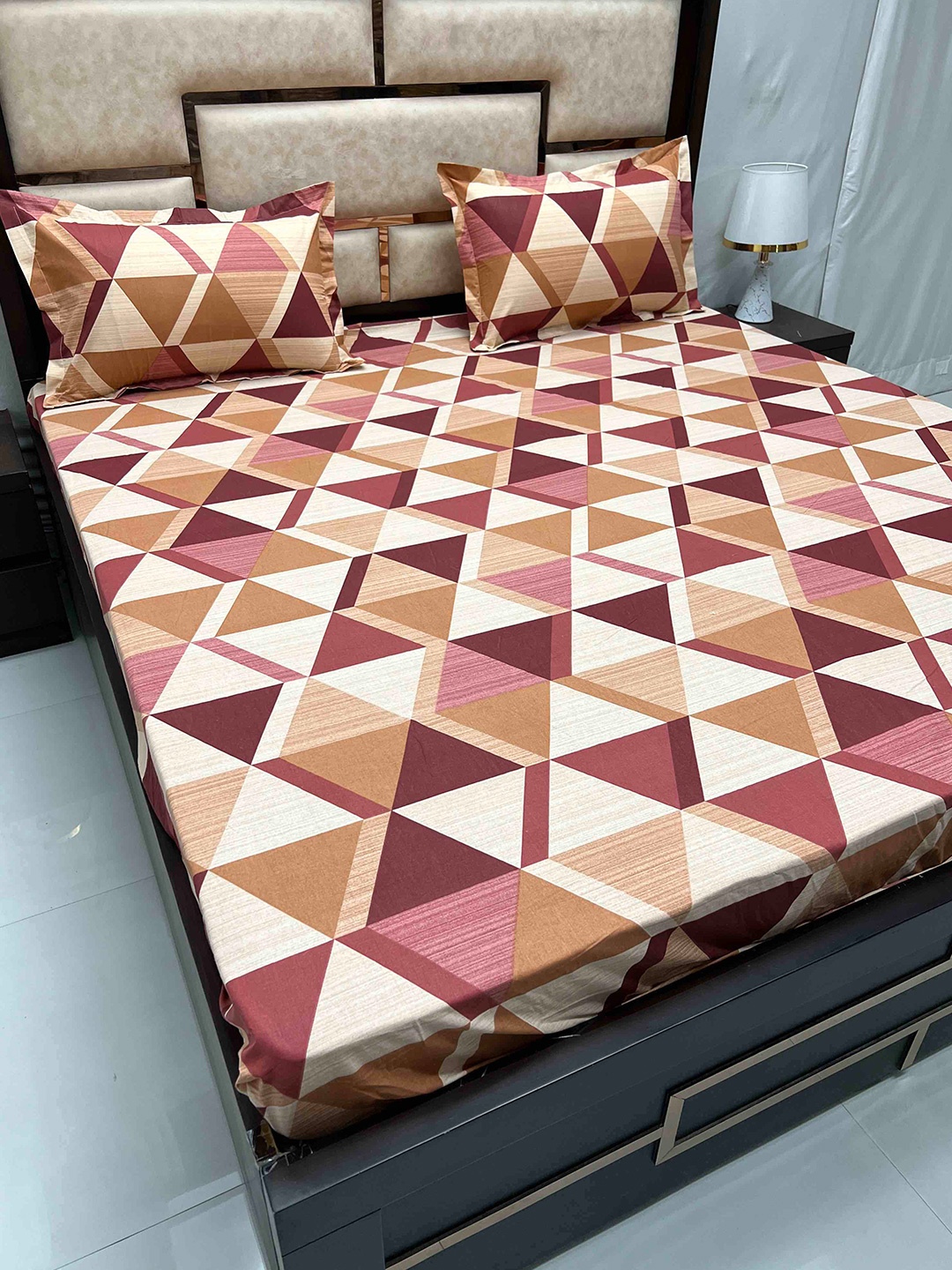 

Pure Decor Sapphire Brown Geometric Cotton 330 TC Fitted King Bedsheet & 2 Pillow Covers