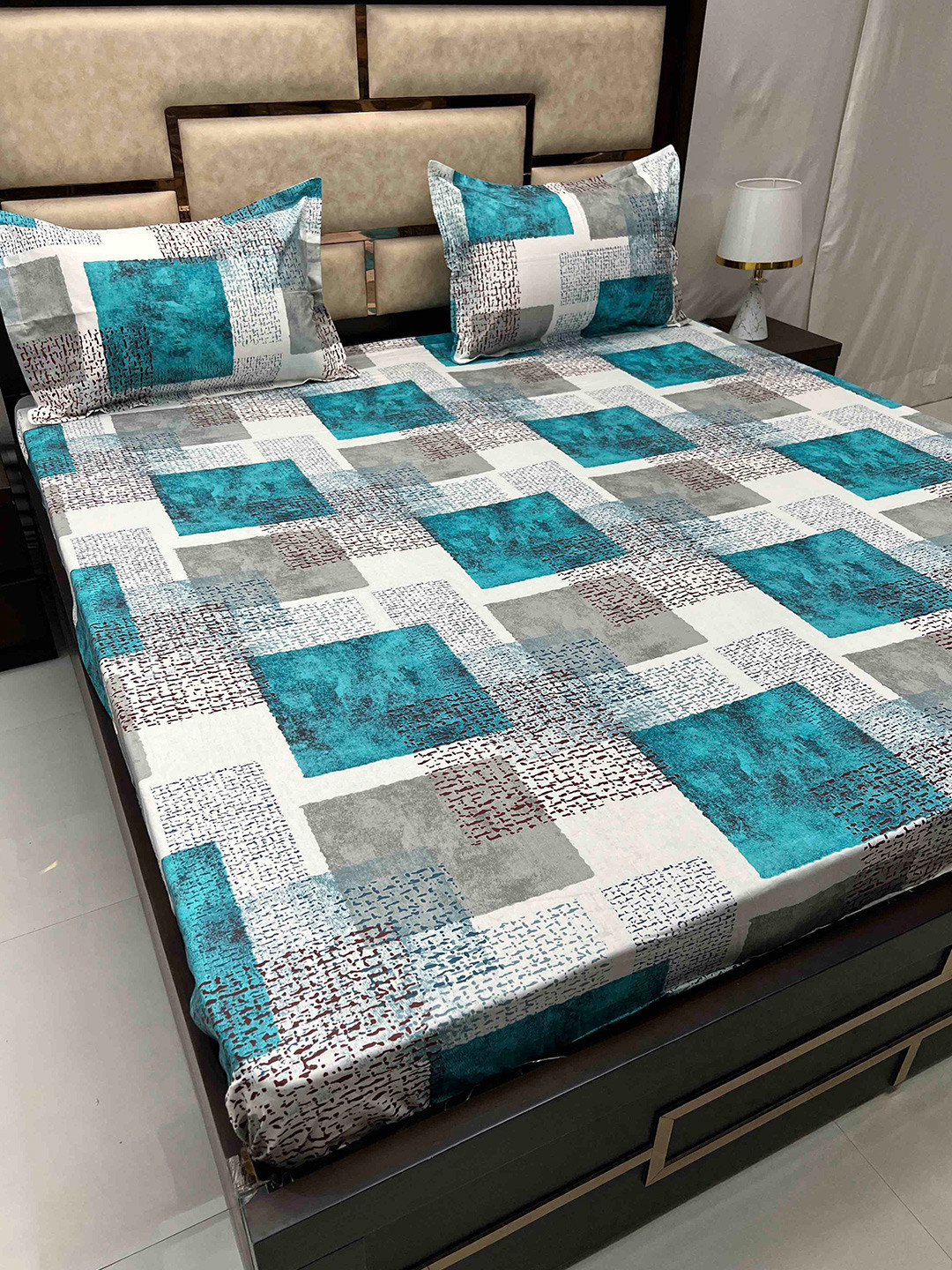 

Pure Decor Sapphire Green Geometric Cotton 330 TC Super King Bedsheet & 2 Pillow Covers