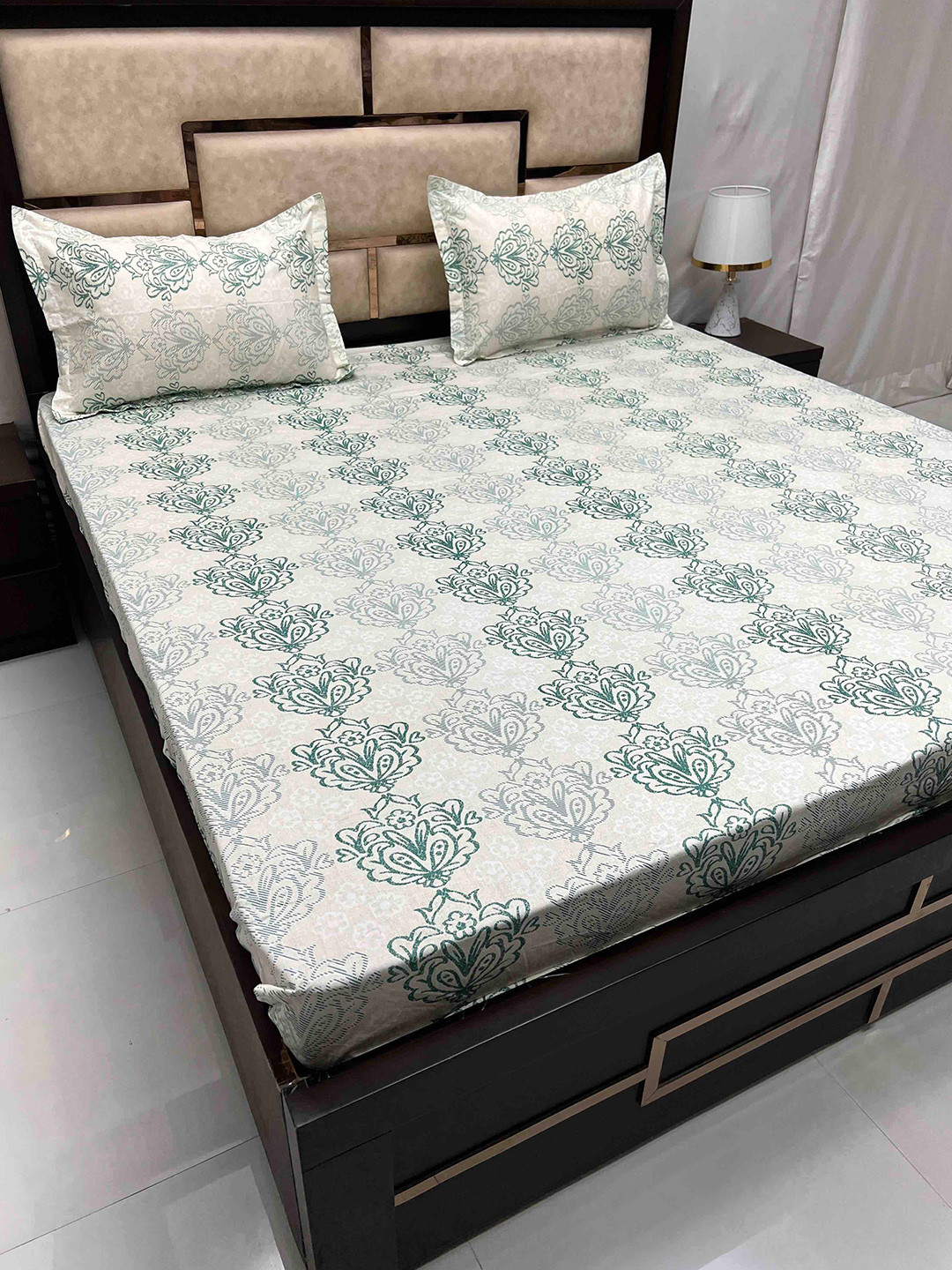 

Pure Decor Sapphire Green Floral Cotton 330 TC Super King Bedsheet & 2 Pillow Covers