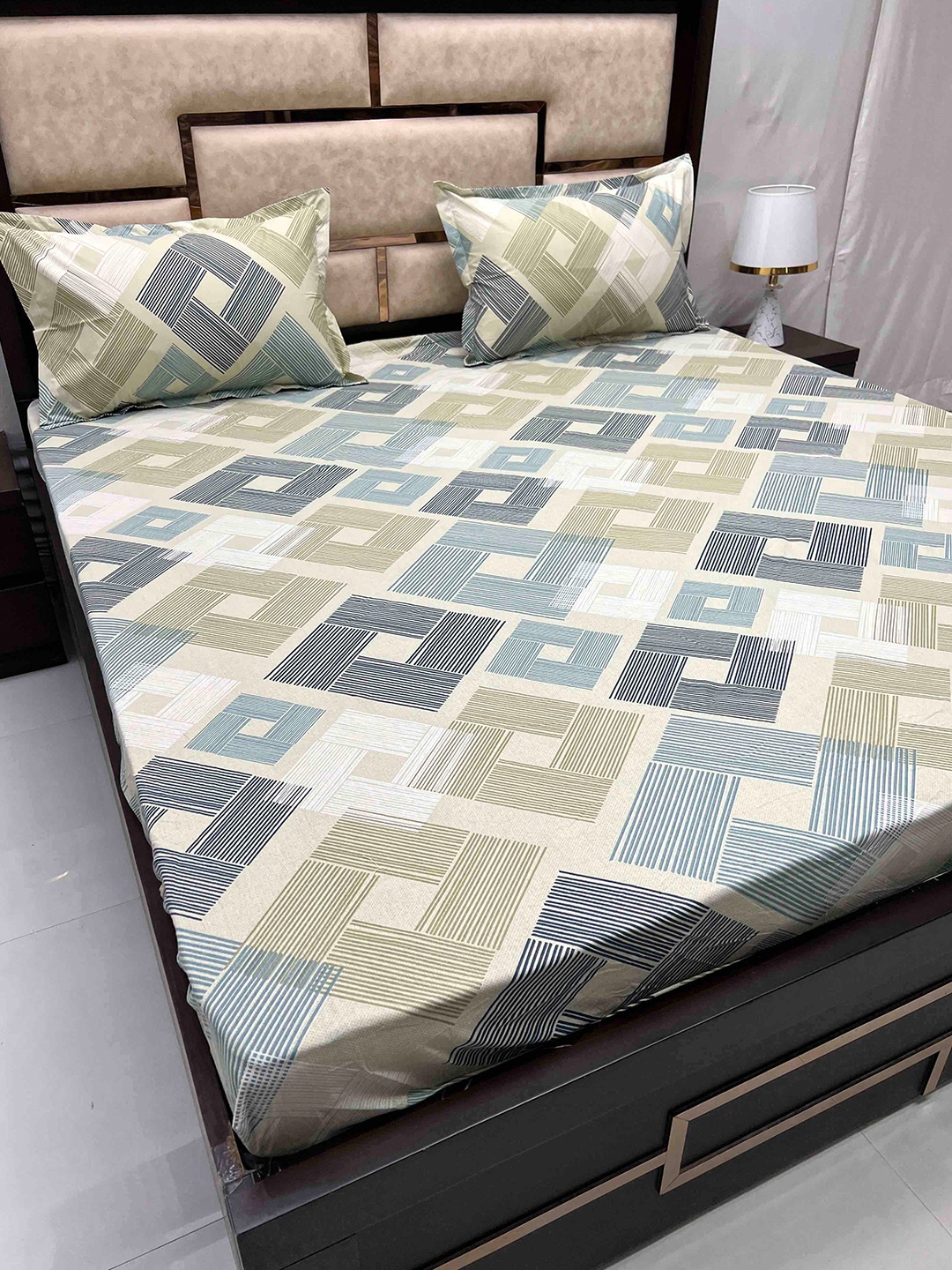 

Pure Decor Sapphire Green Printed Cotton 330 TC Fitted King Bedsheet & 2 Pillow Covers