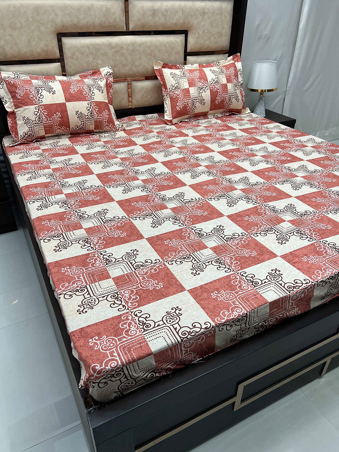 

Pure Decor Rust Geometric Cotton Fitted 330 TC Super King Bedsheet & 2 Pillow Covers