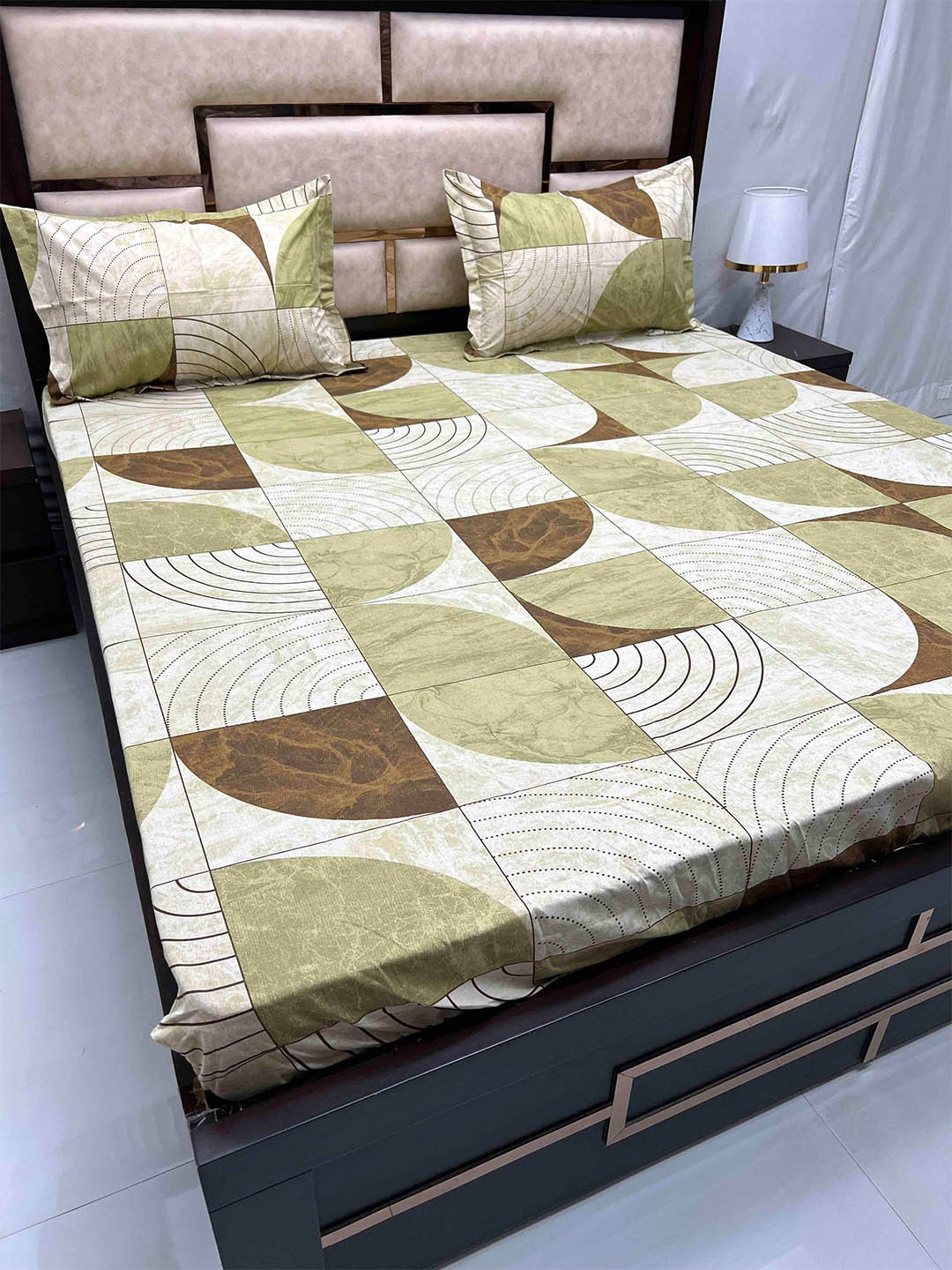 

Pure Decor Sapphire Green Geometric Cotton 330 TC Fitted King Bedsheet & 2 Pillow Covers