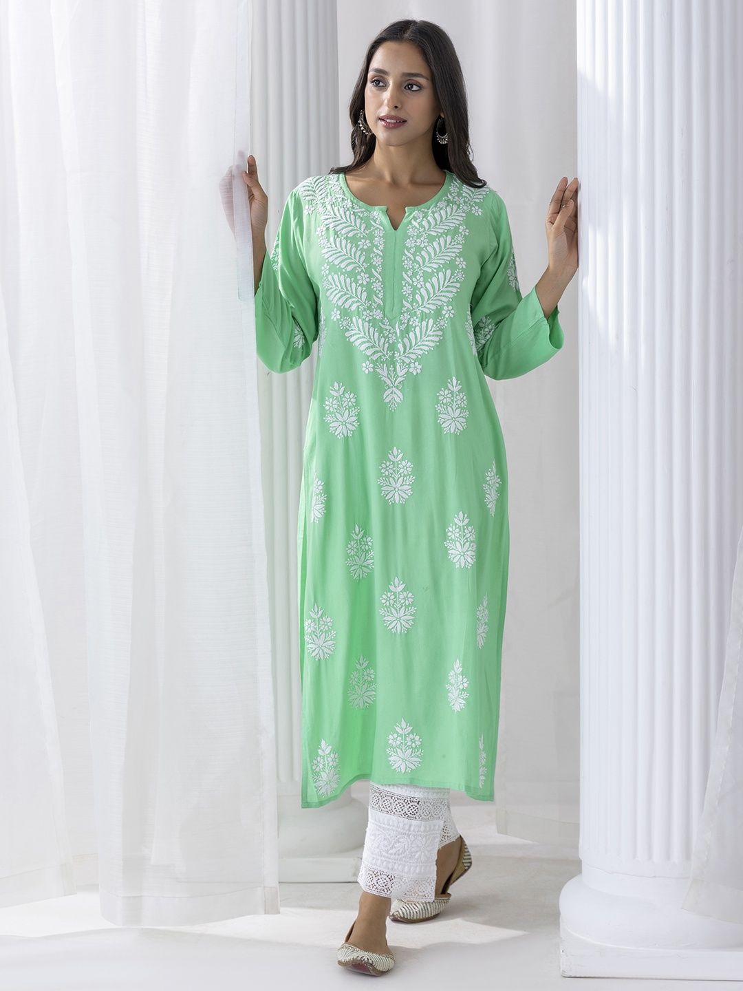 

HOUSE OF KARI Floral Embroidered Chikankari A-Line Kurta, Green