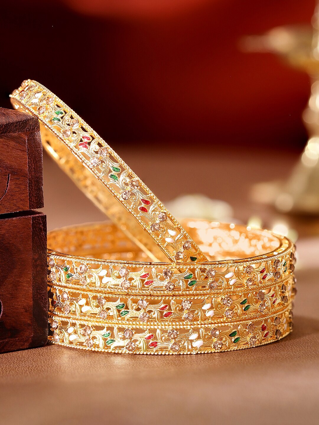 

Rubans Set Of 4 22K Gold-Plated zirconia filigree detailed Bangles