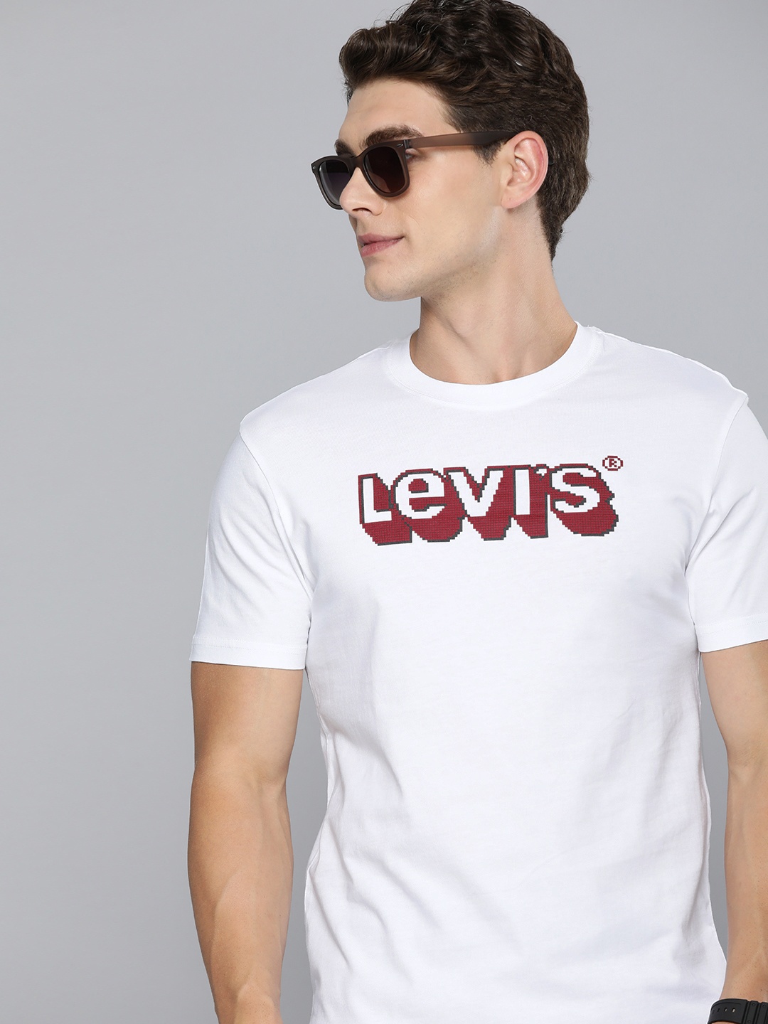 

Levis Men Brand Logo Printed Pure Cotton T-shirt, White