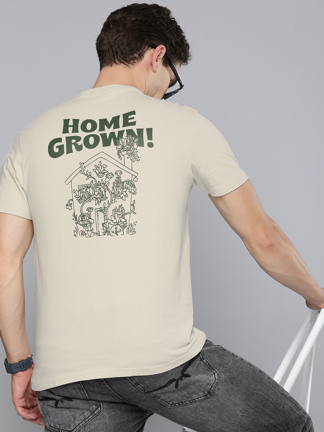 

Levis Men Typography Printed Pure Cotton T-shirt, Green