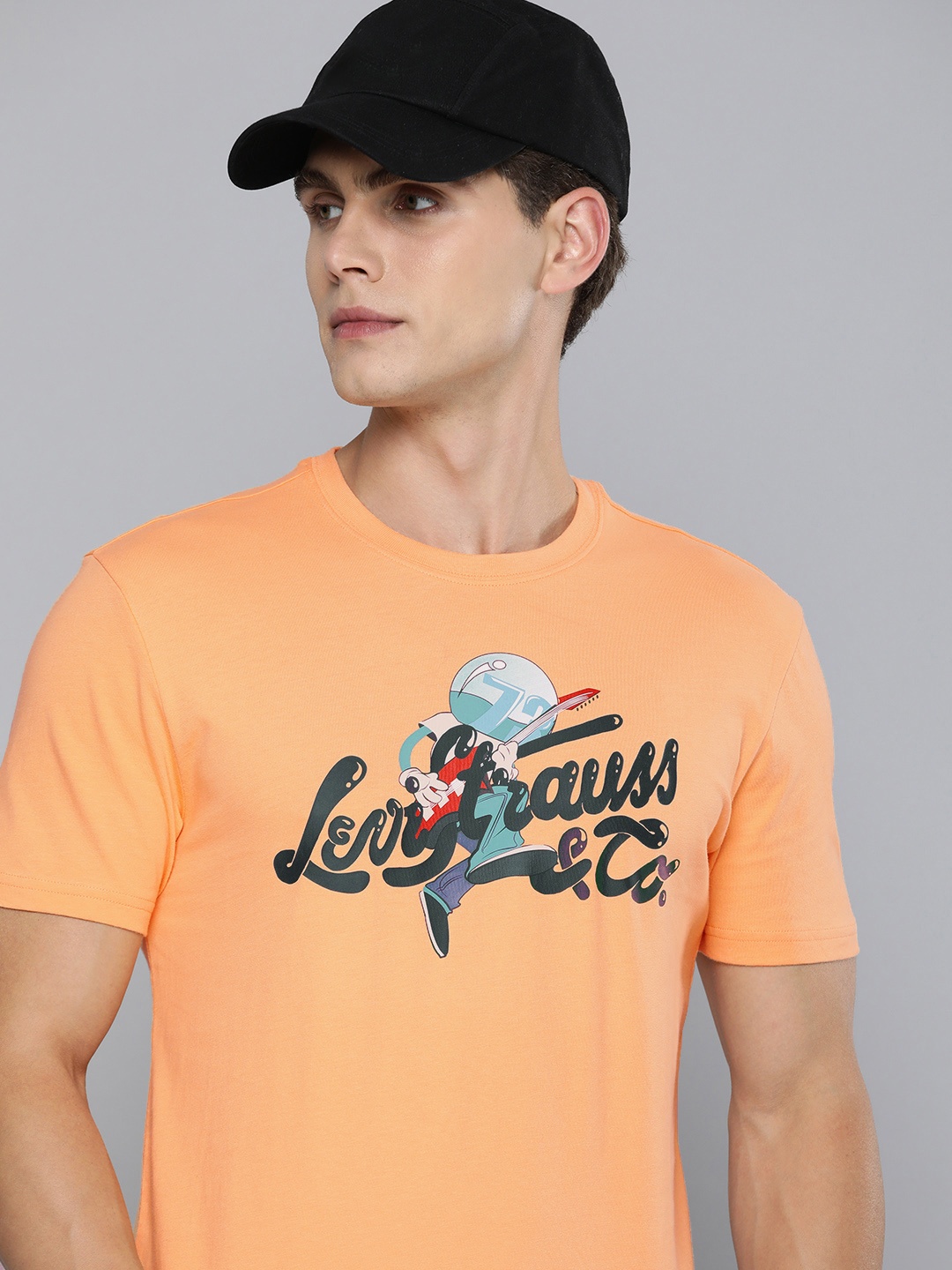 

Levis Pure Cotton Graphic Printed Casual T-shirt, Peach