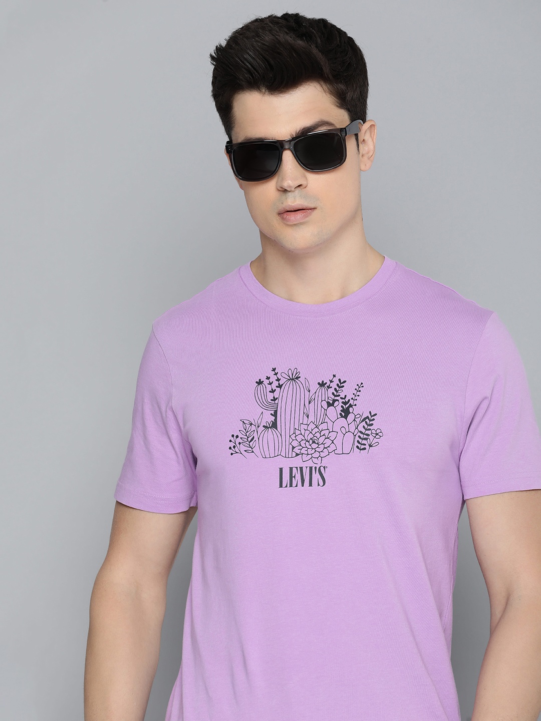

Levis Men Brand Logo Printed Pure Cotton T-shirt, Lavender
