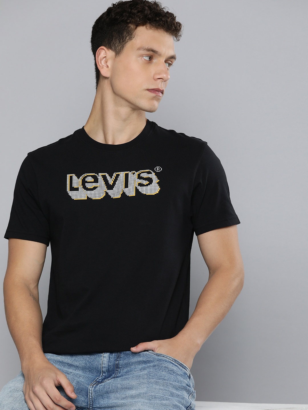 

Levis Men Brand Logo Printed Pure Cotton T-shirt, Black