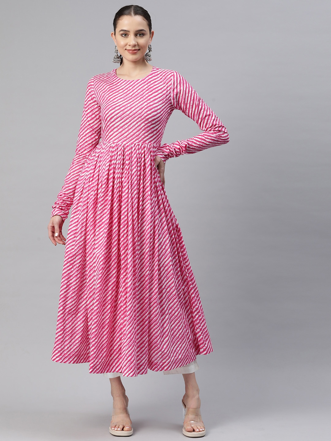 

MBE Women Leheriya Printed Anarkali Kurta, Pink