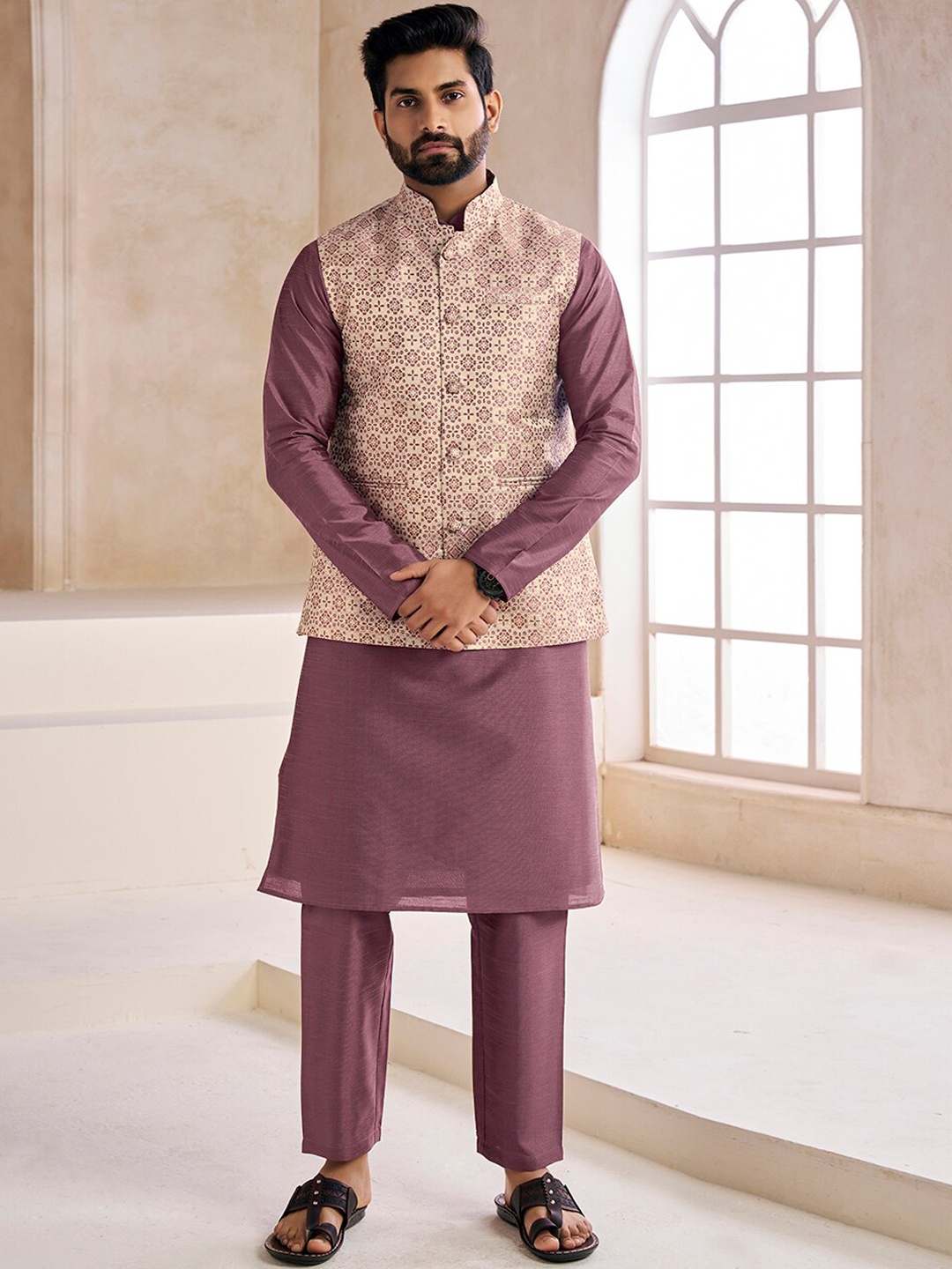 

Inddus Mandarin Collar Kurta With Trousers, Mauve