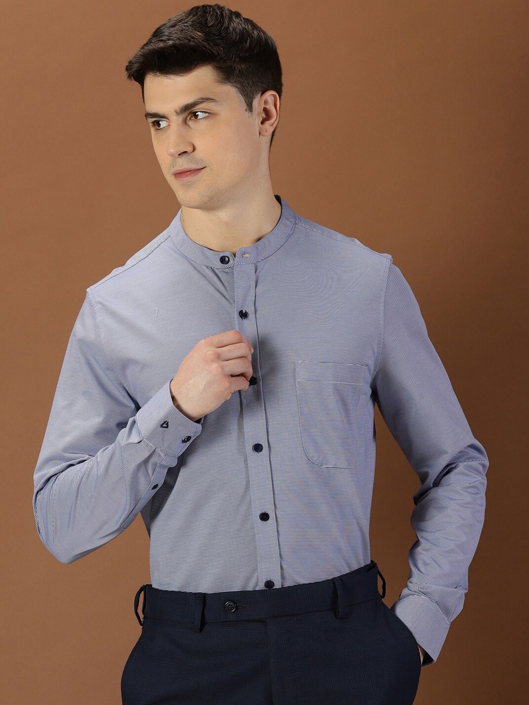 

INVICTUS Original Slim Fit Vertical Striped Band Collar Knitted Weave Formal Shirt, Navy blue