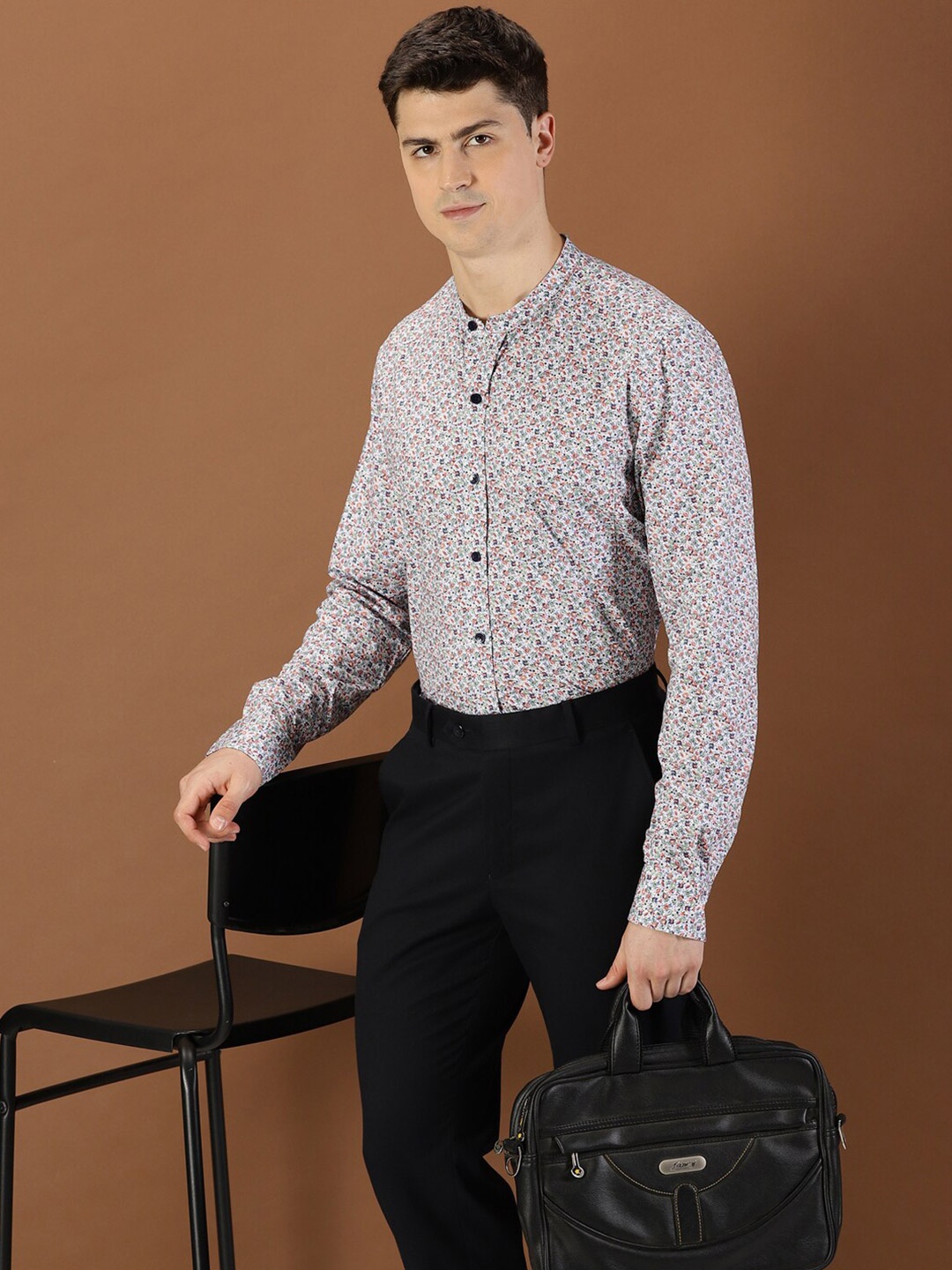 

INVICTUS Original Slim Fit Floral Printed Band Collar Knitted Weave Formal Shirt, White