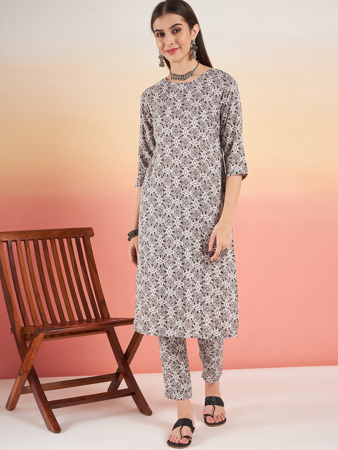 

Sangria Grey Ethnic Motifs Printed Straight Kurta With Trouser