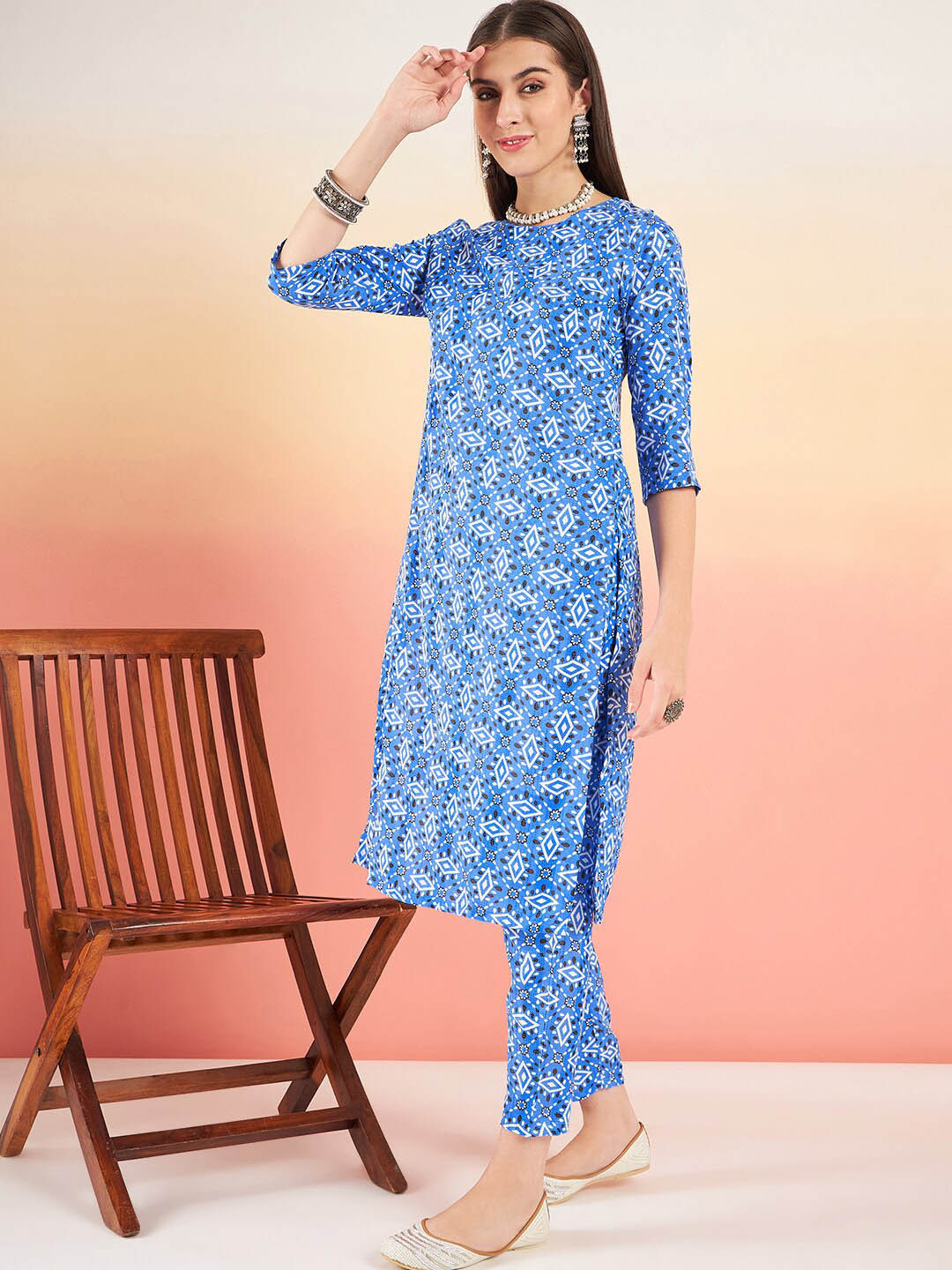 

Sangria Geometric Printed Round Neck Straight Kurta With Trousers, Blue