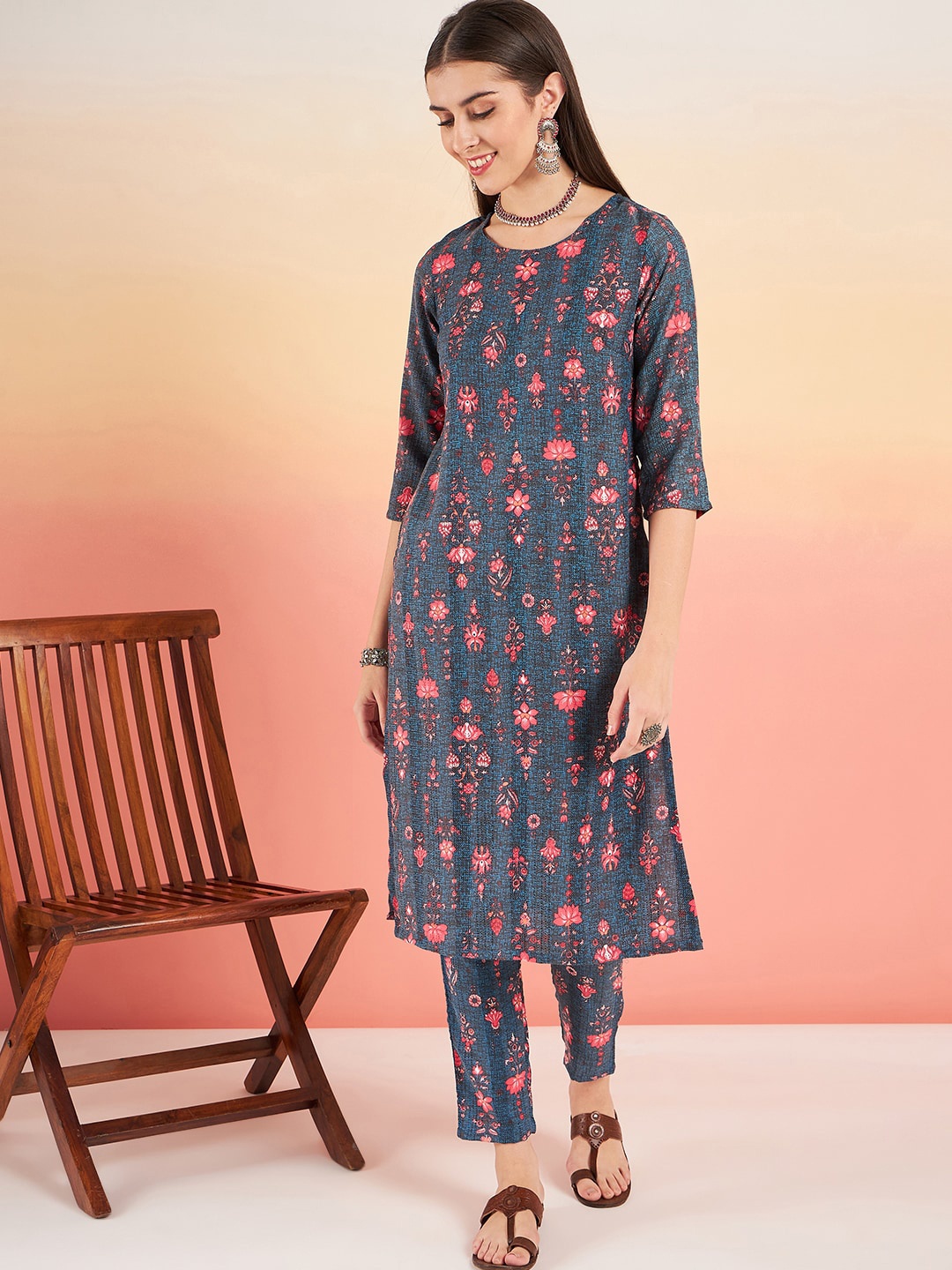 

Sangria Floral Printed Round Neck Straight Kurta With Trousers, Blue