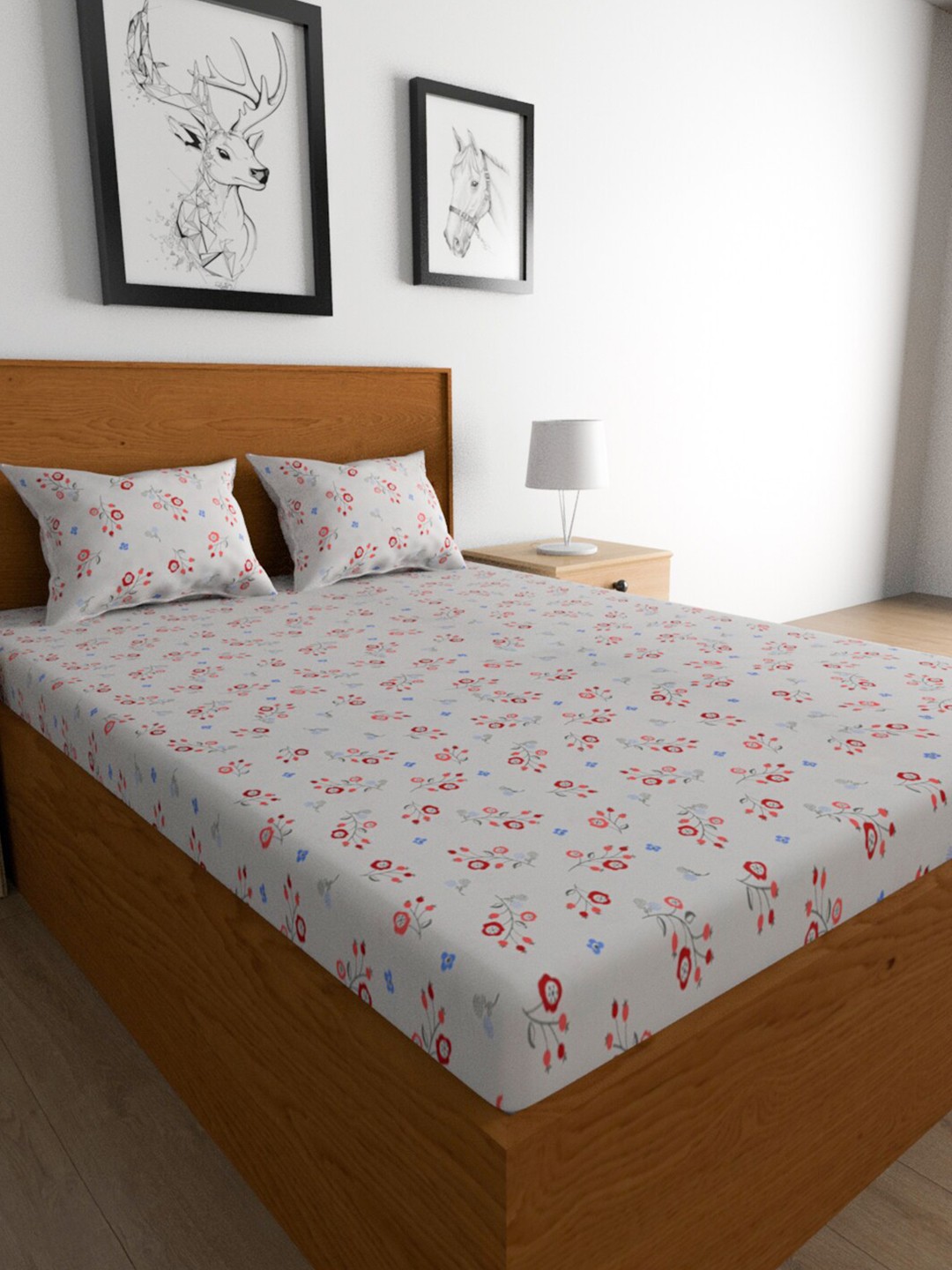 

TEAL BY CHUMBAK White & Red Printed Cotton 144 TC Queen Bedsheet With 2 Pillow Covers