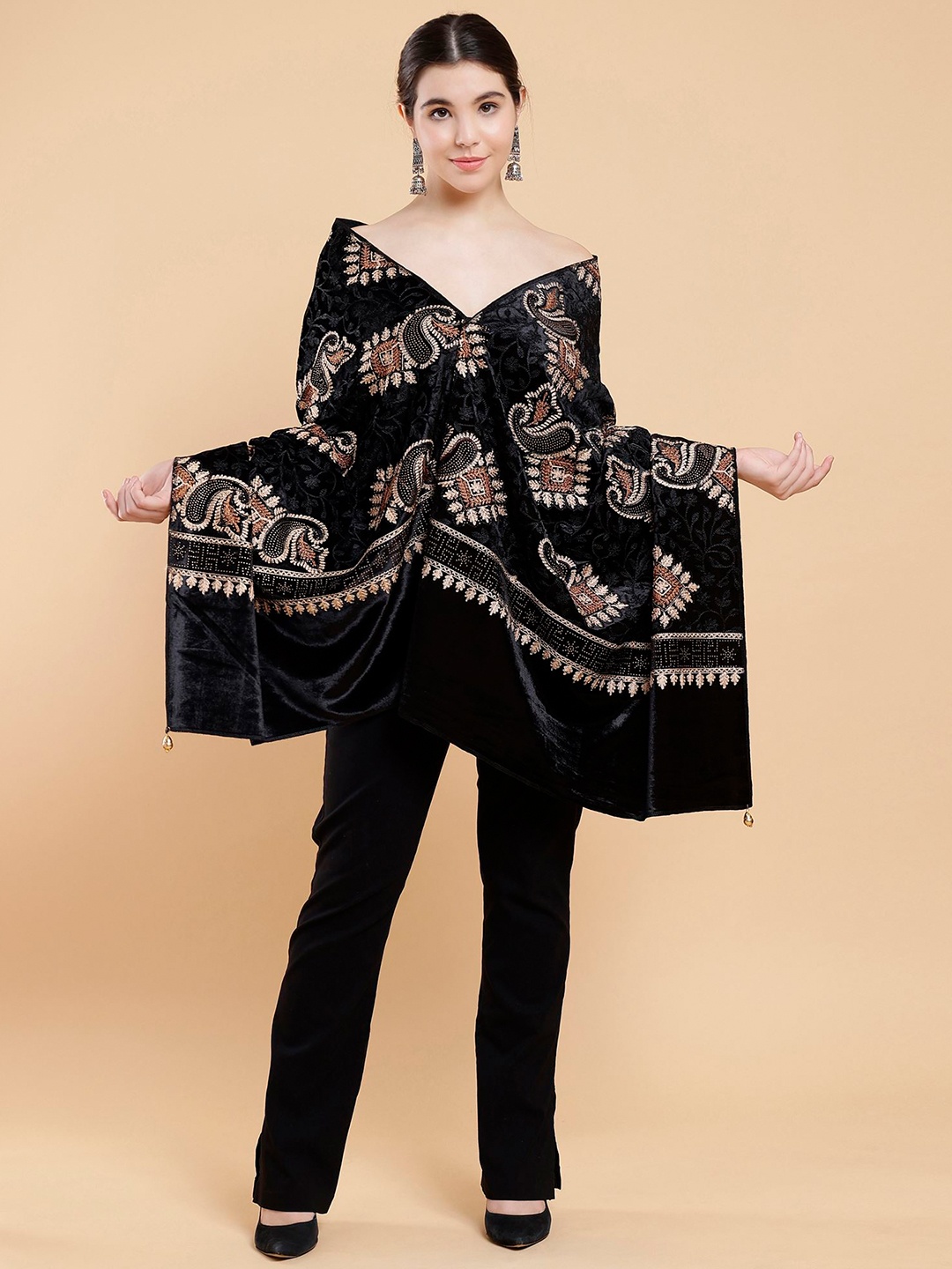 

Moda Chales Ethnic Motifs Embroidered Velvet Stole, Black