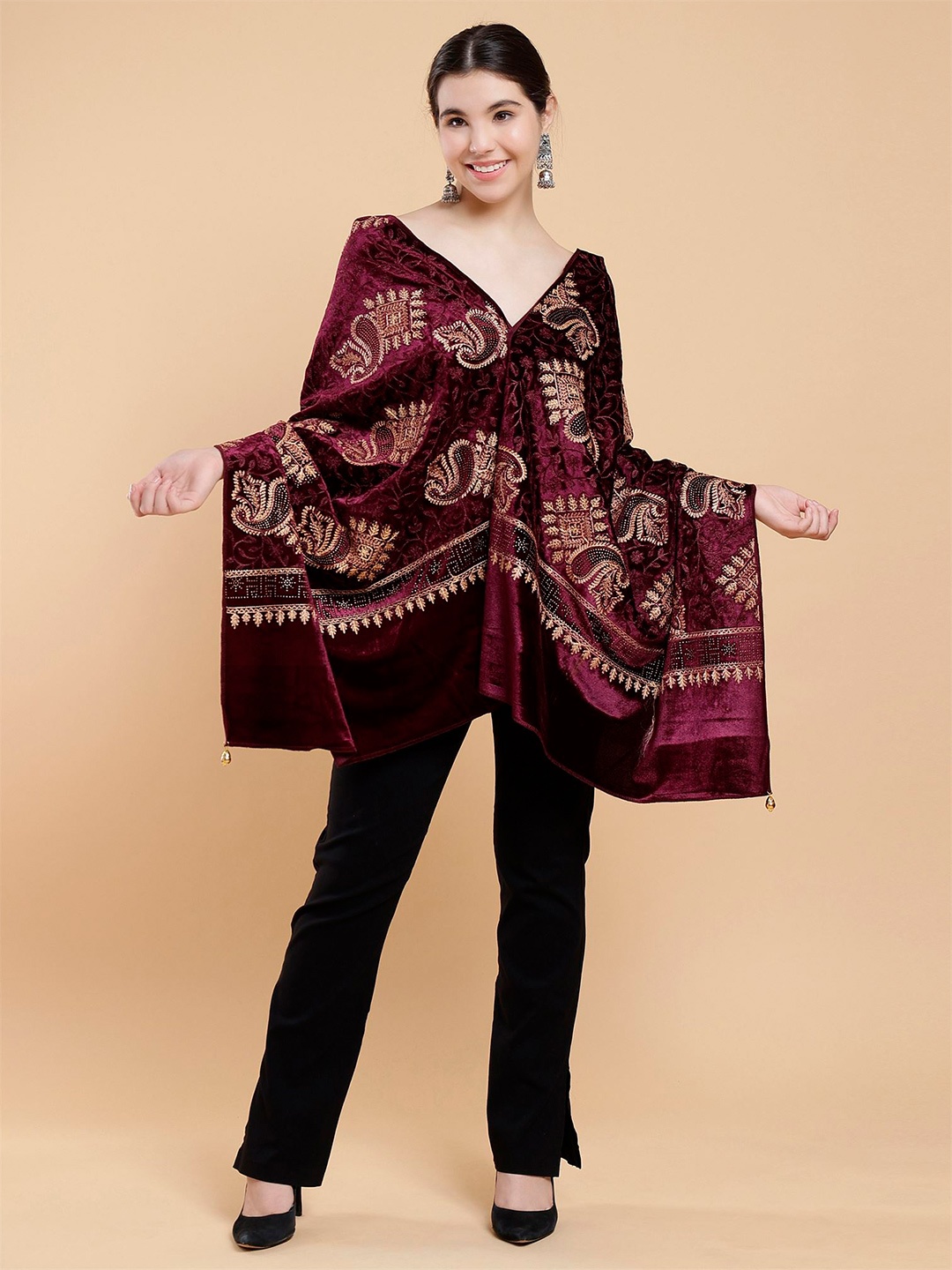 

Moda Chales Ethnic Motifs Embroidered Velvet Stole, Burgundy