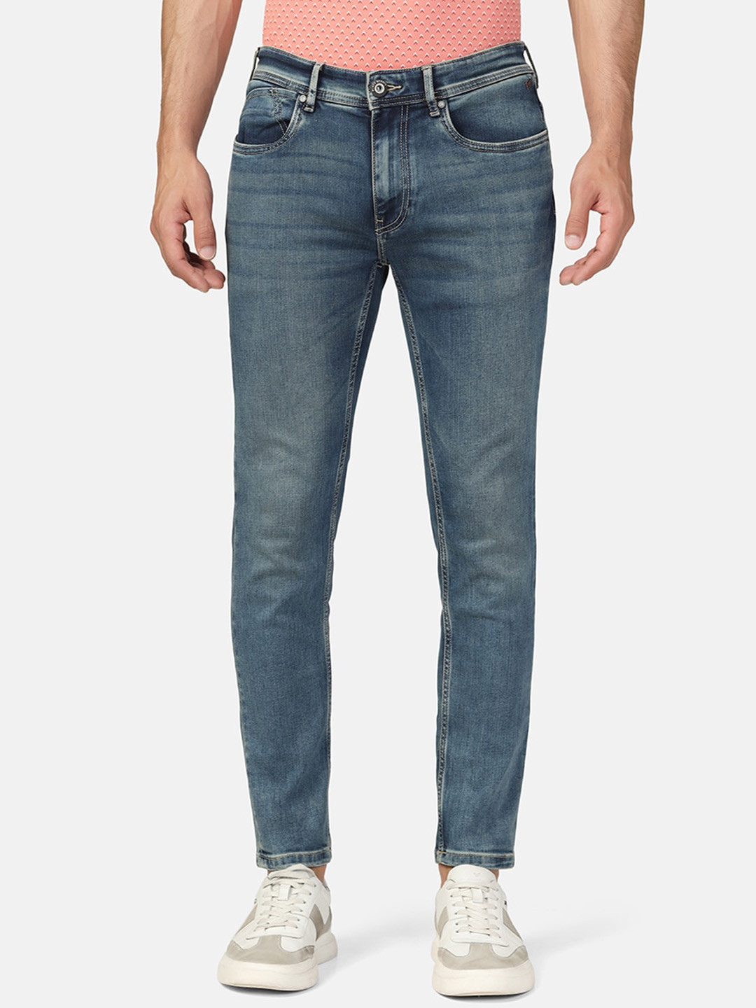 

Blackberrys Men Jean Skinny Fit Low-Rise Low Distress Light Fade Stretchable Jeans, Blue