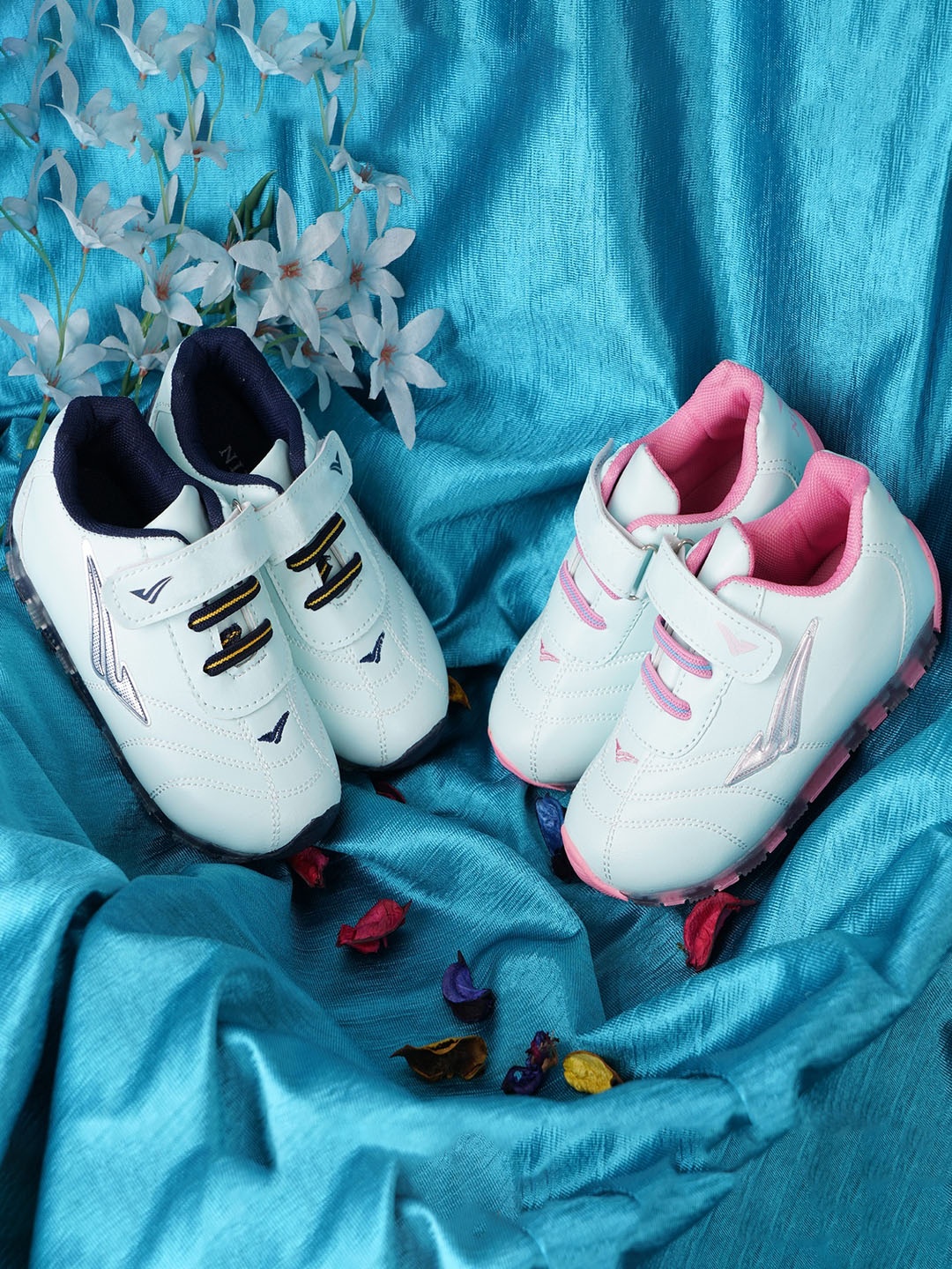 

BAESD Kids Pack Of 2 Colourblocked Lightweight Sneakers With LED Light, White